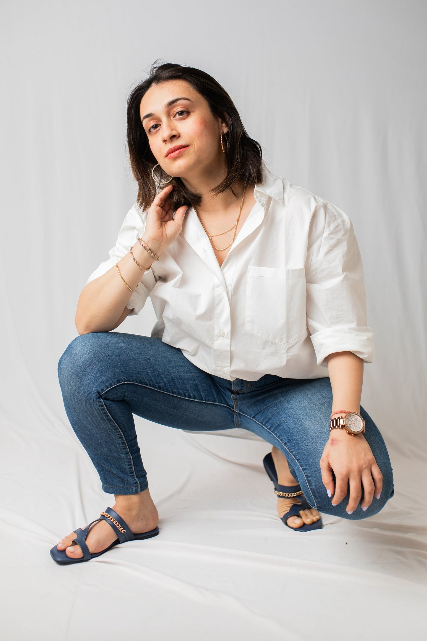 Woman wearing navy blue flats for women by Stylera paired with jeans and a white shirt