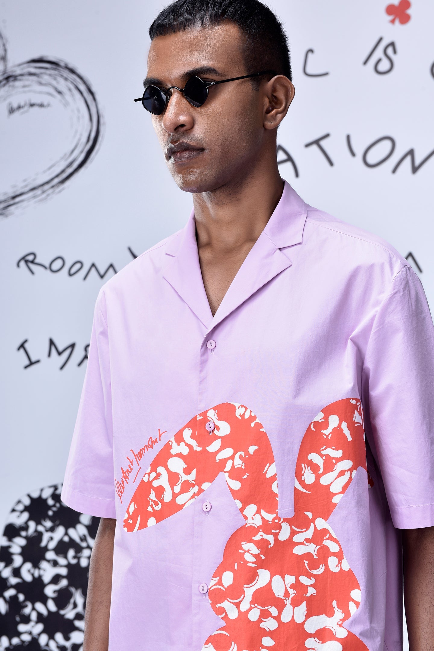Stylera pink relaxed fit shirt for men with short sleeves and graphic design
