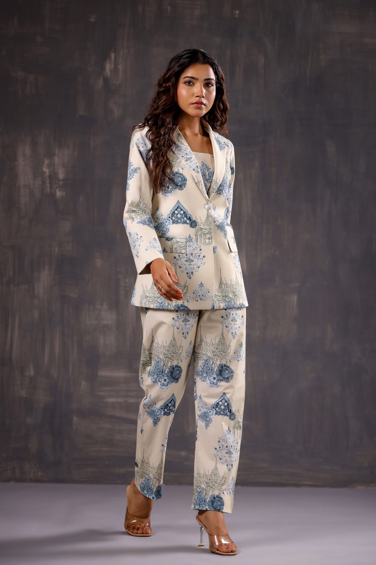 Stylera model wearing cream and blue blazer and pants Floral print two piece set for ladies. Styled with nude heels
