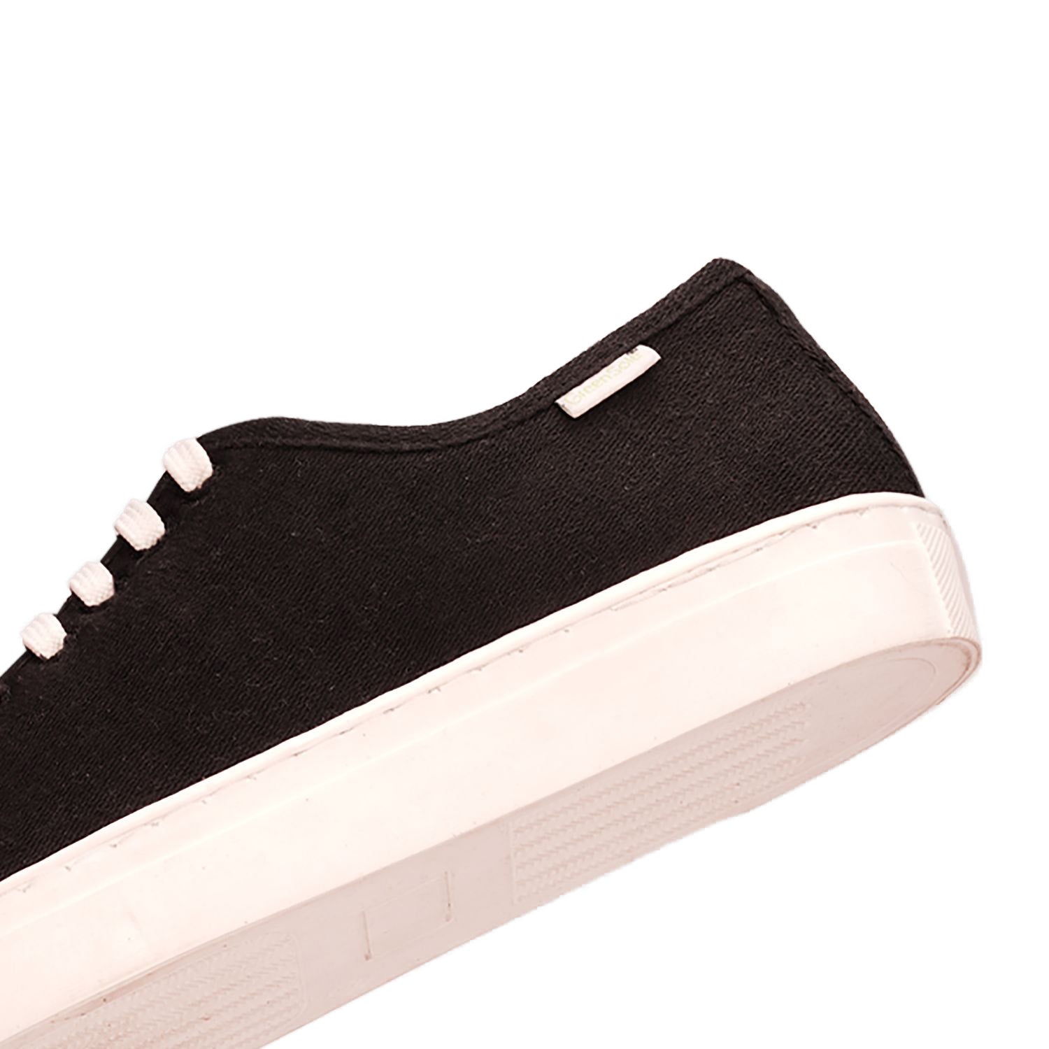 Black minimal men's sneakers with a sleek design and comfortable fit for everyday wear