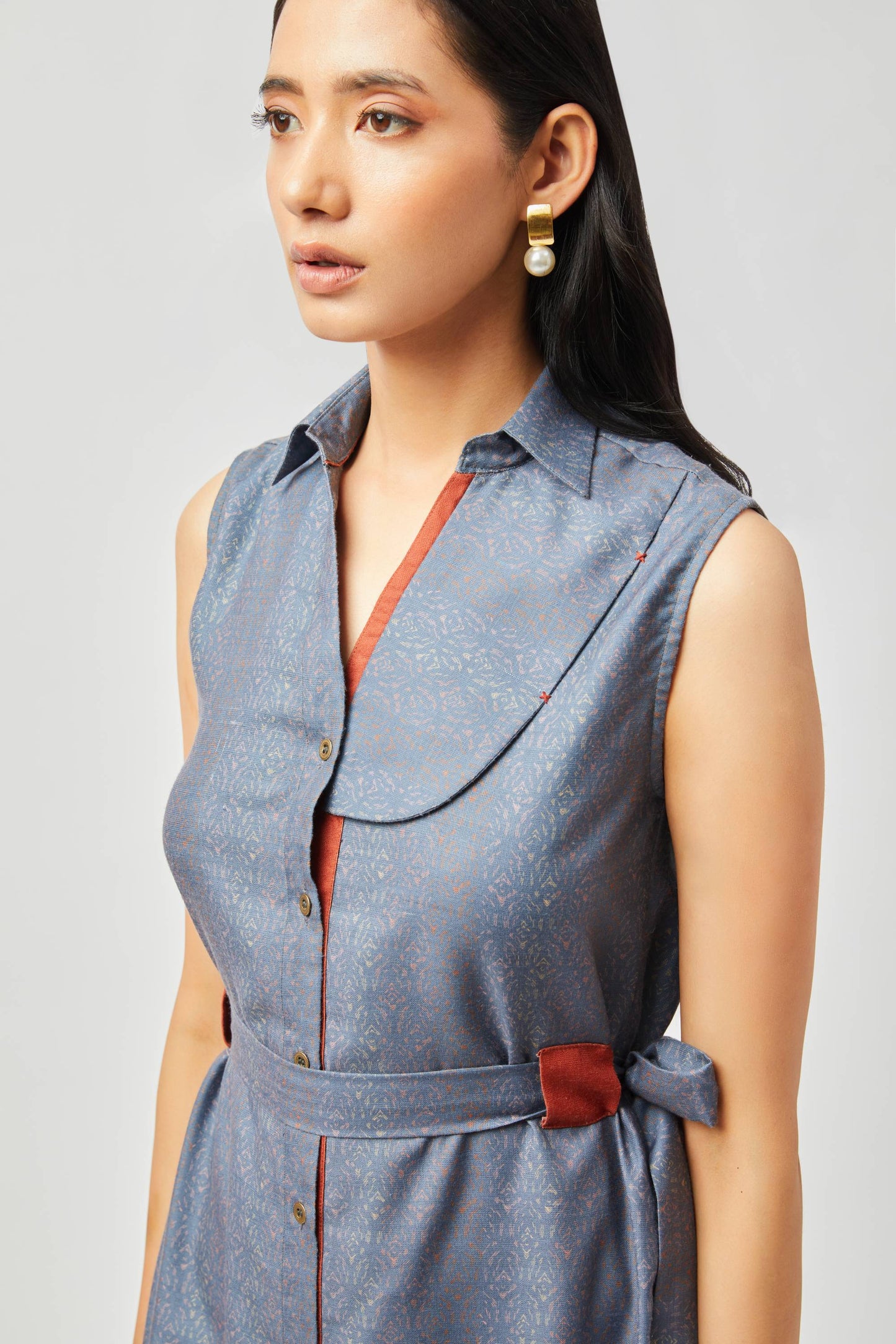 Stylera sleeveless blue button down midi dress with patterned fabric and waist tie belt