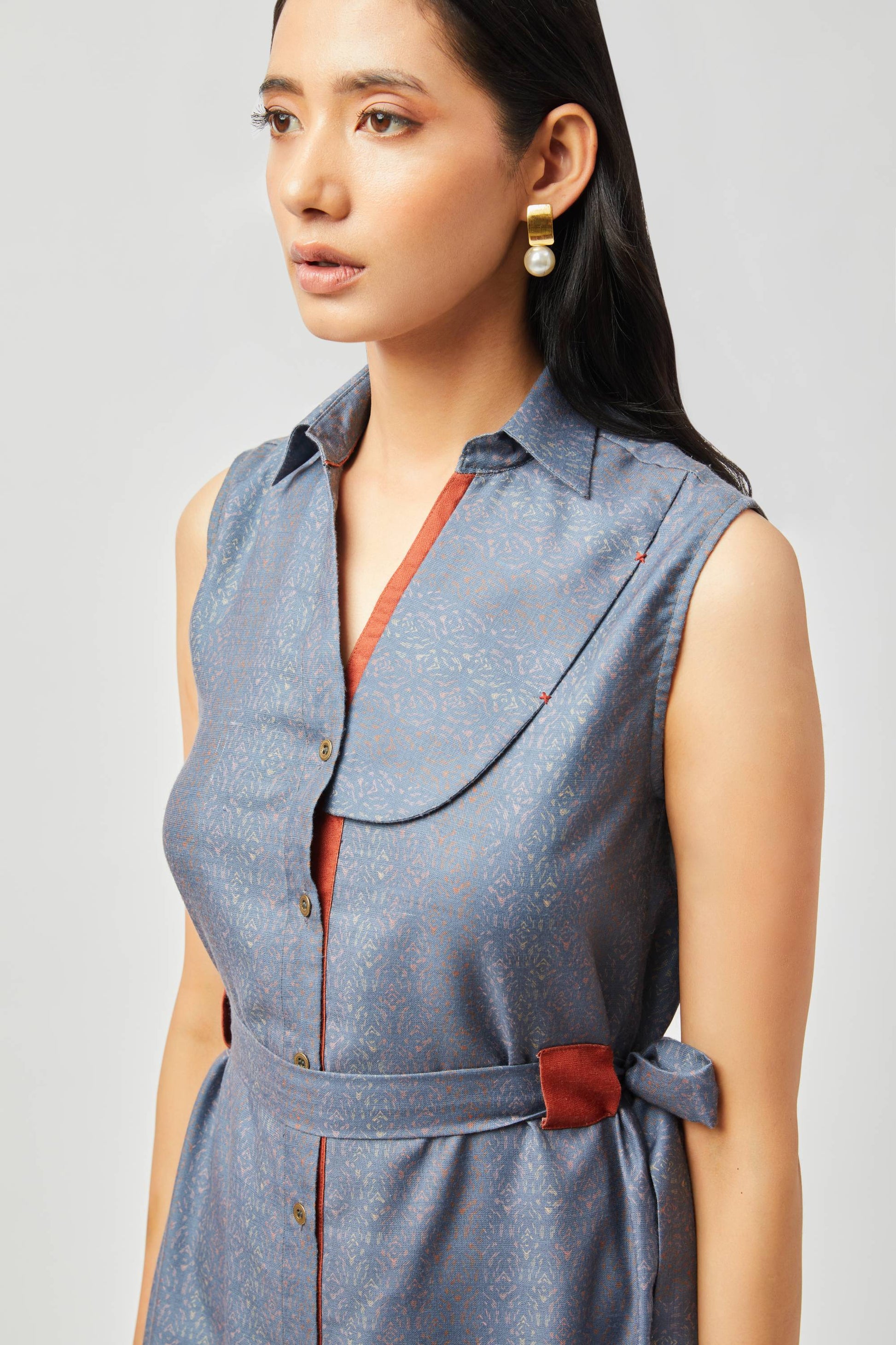 Stylera sleeveless blue button down midi dress with patterned fabric and waist tie belt