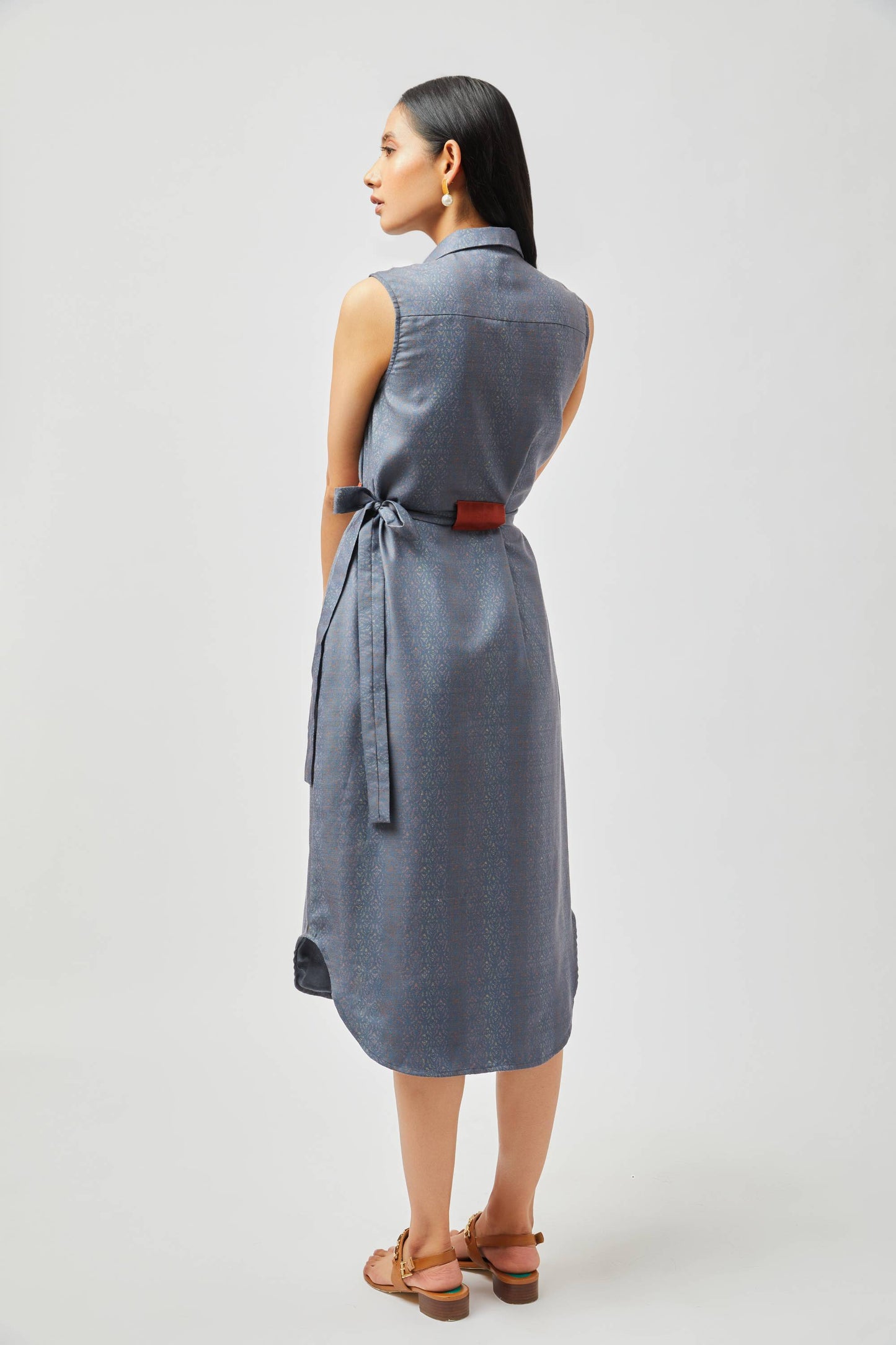 Stylera blue button down midi dress sleeveless with side tie belt shown from back