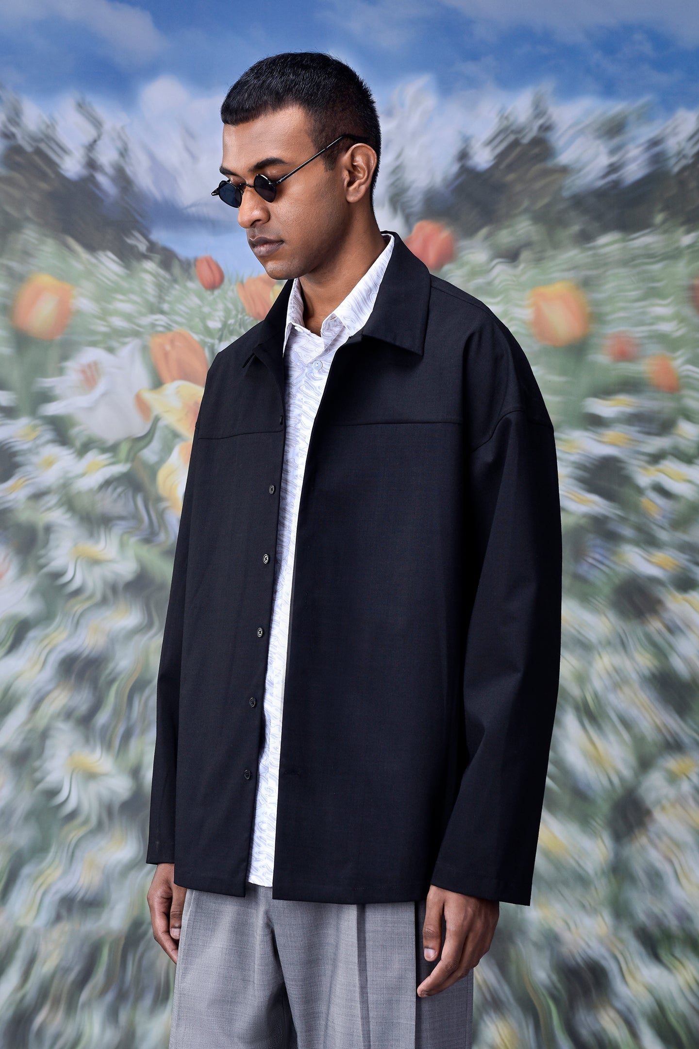 Stylera oversized shacket for men in black with button closure and relaxed fit