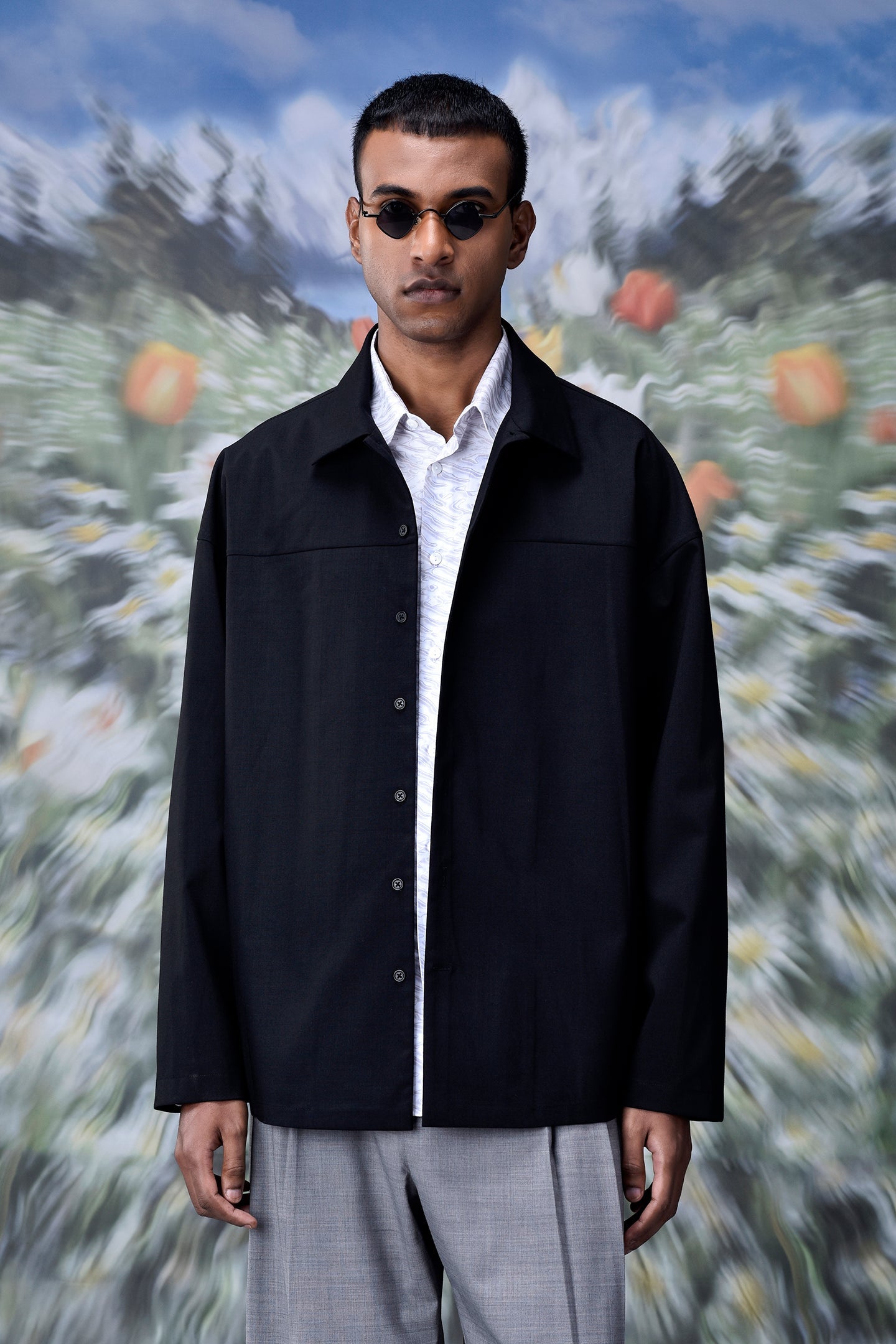 Stylera oversized shacket for men in black worn by model with sunglasses