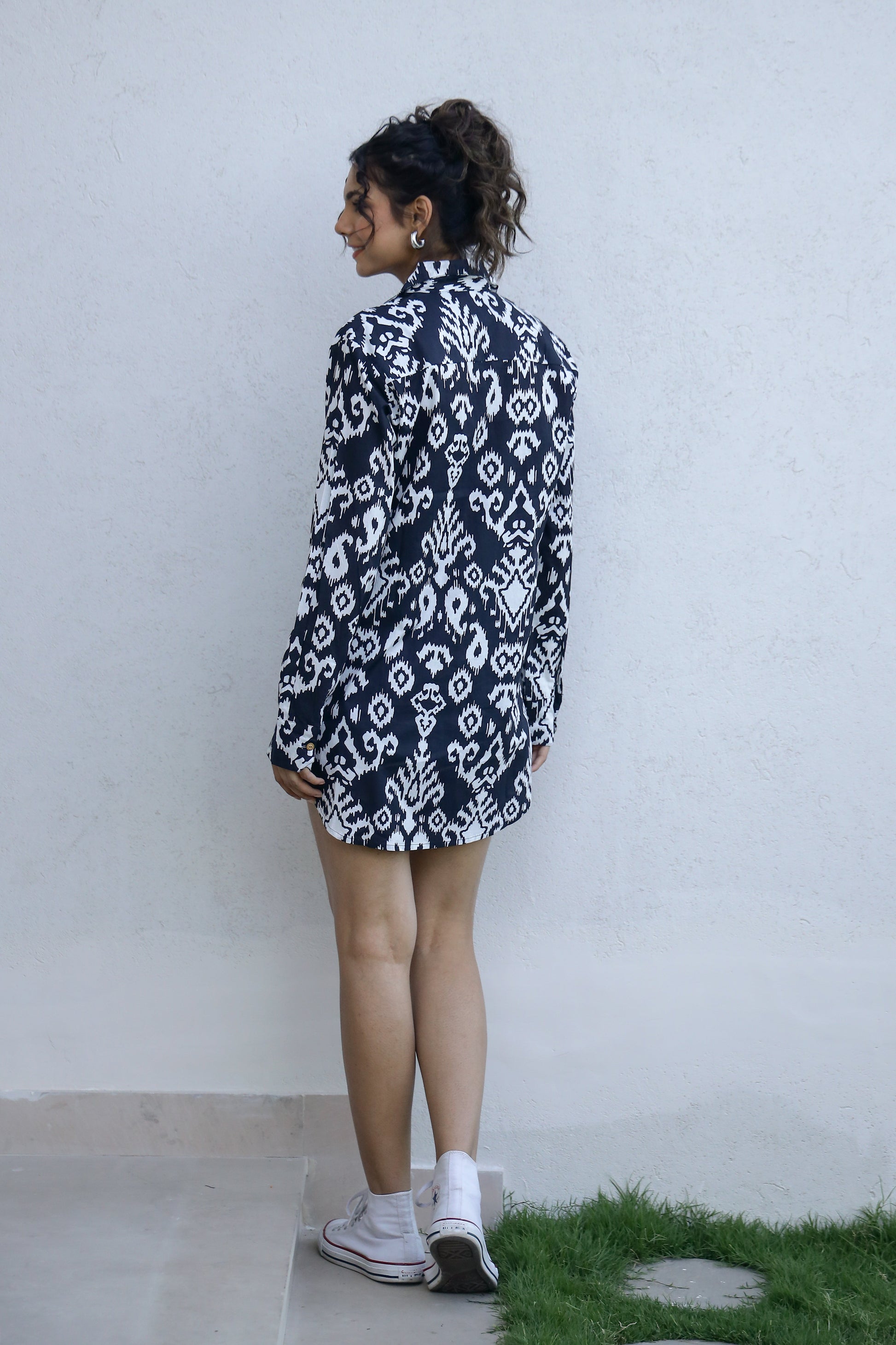 Stylera Casual Boho Shirt for Women in Black and White Pattern, Perfect for Everyday Wear