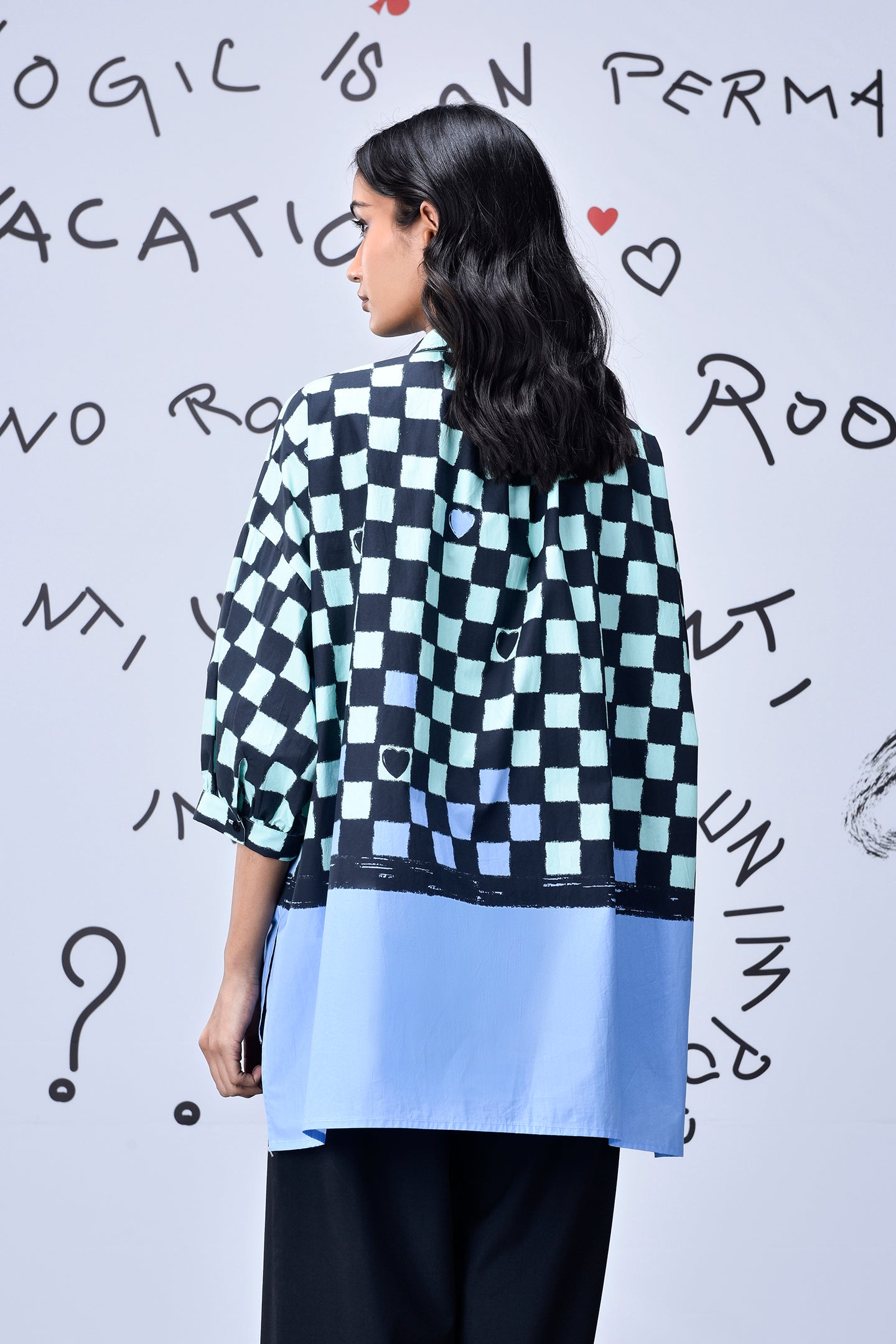 Stylera chess board print oversized shirt back view black and light blue checkerboard with blue hem