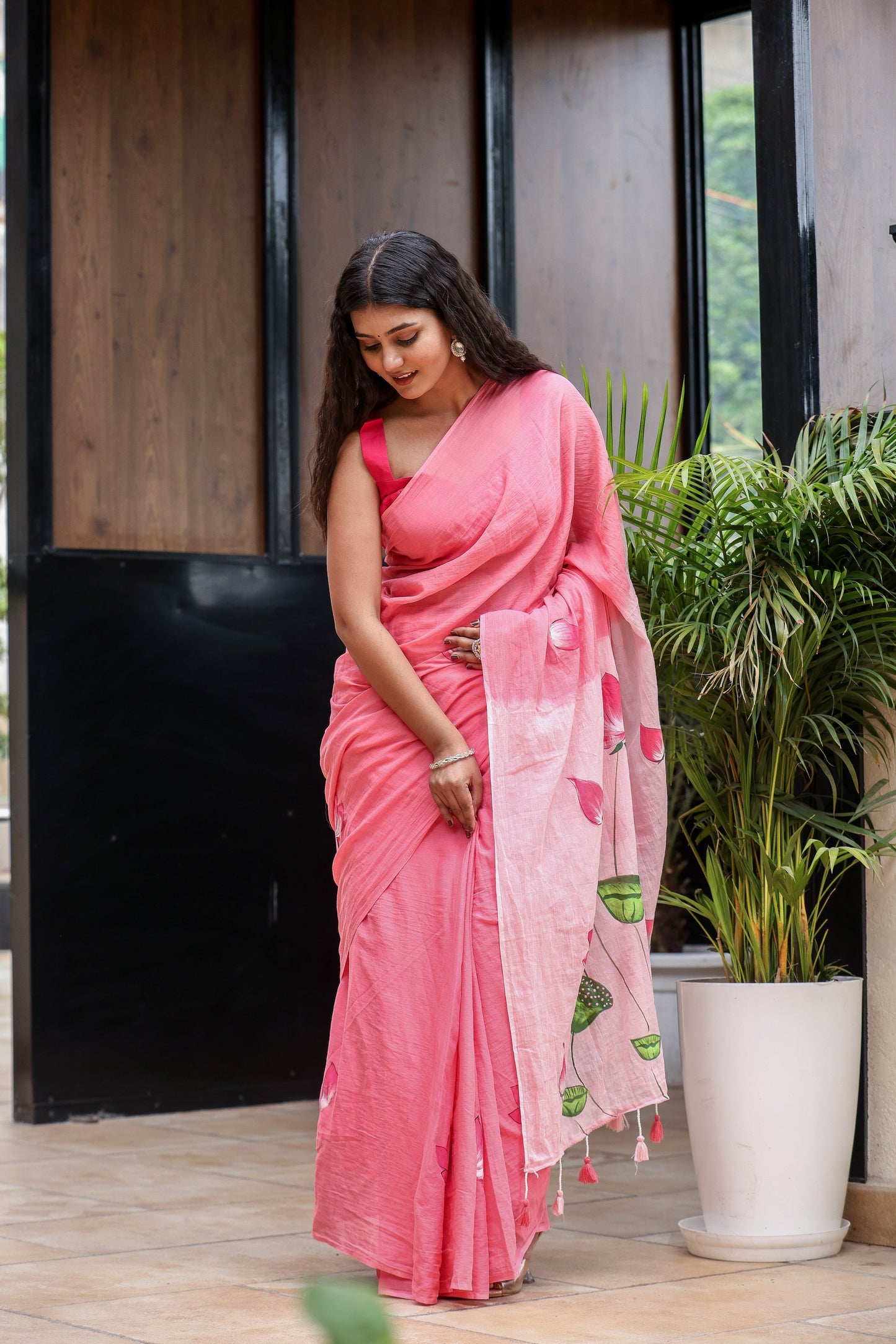 Stylera Cotton Malmal Saree with Blouse in Pink Featuring Floral Prints and Elegant Design