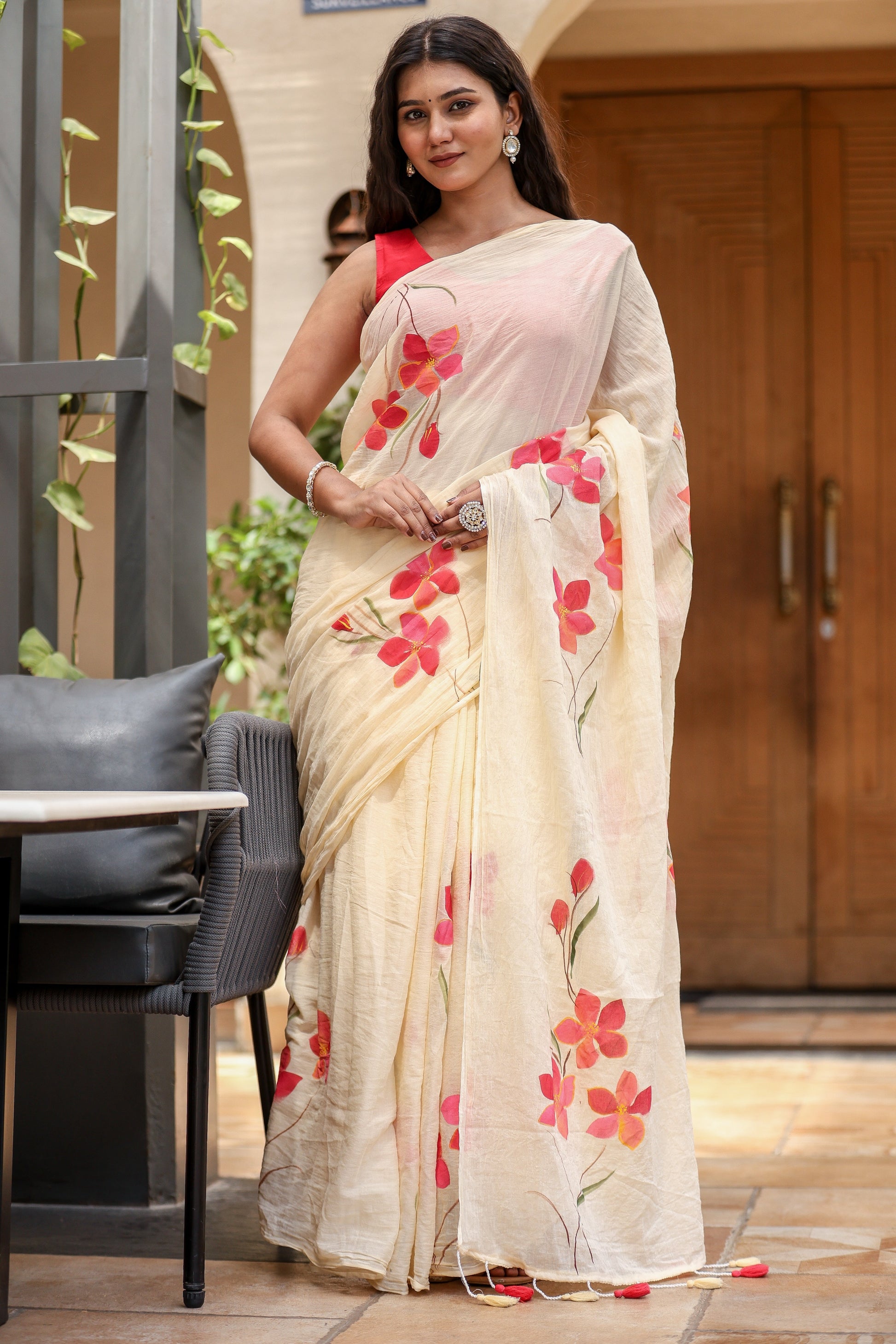 Elegant floral print cream saree featuring vibrant floral designs, perfect for festive occasions