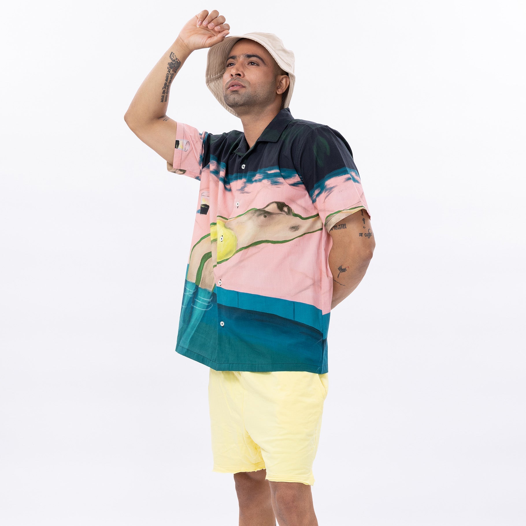 Stylera men's graphic short sleeve shirt featuring a colorful beach design for casual summer wear
