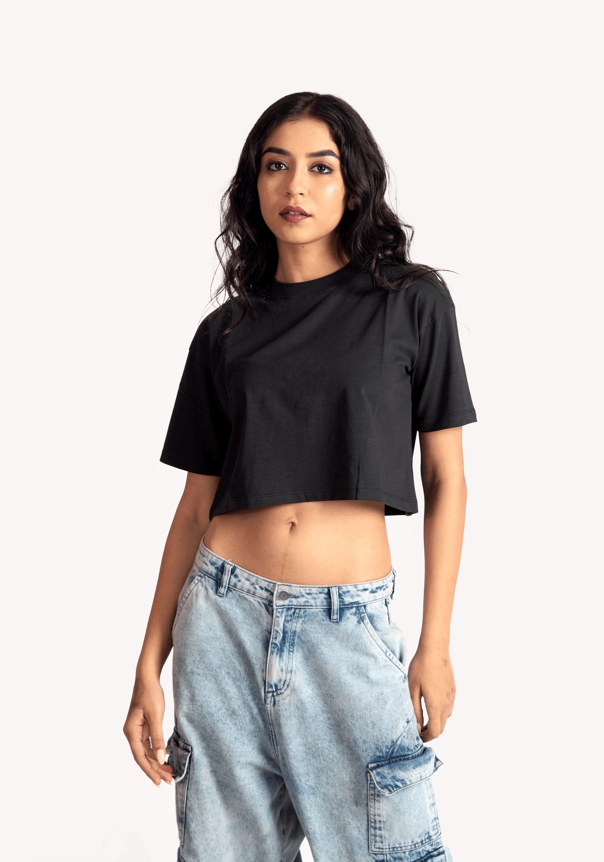 Stylera black oversized cropped t-shirt for women paired with light wash denim cargo pants