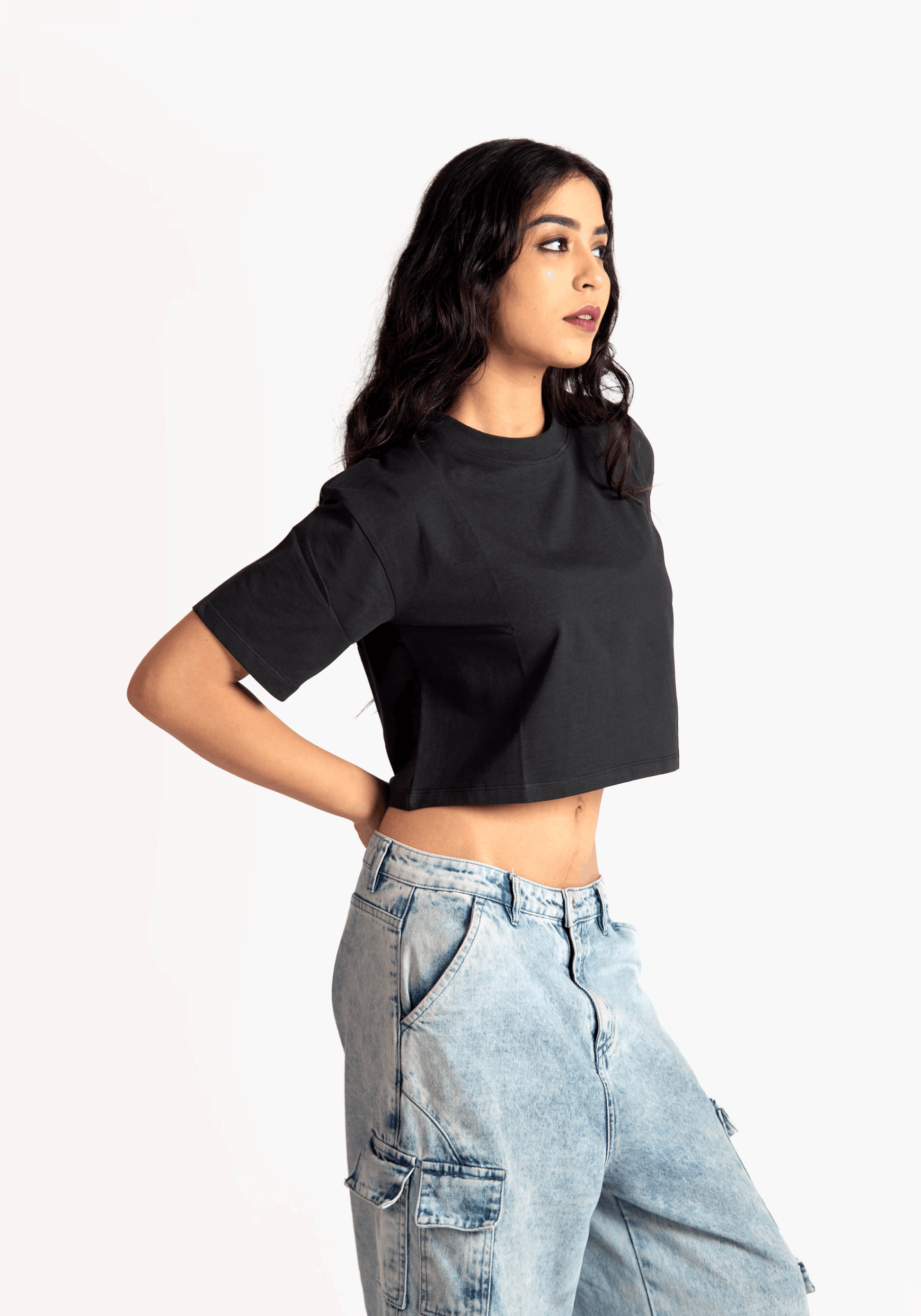 Stylera black oversized cropped t-shirt for women styled with light blue denim cargo pants
