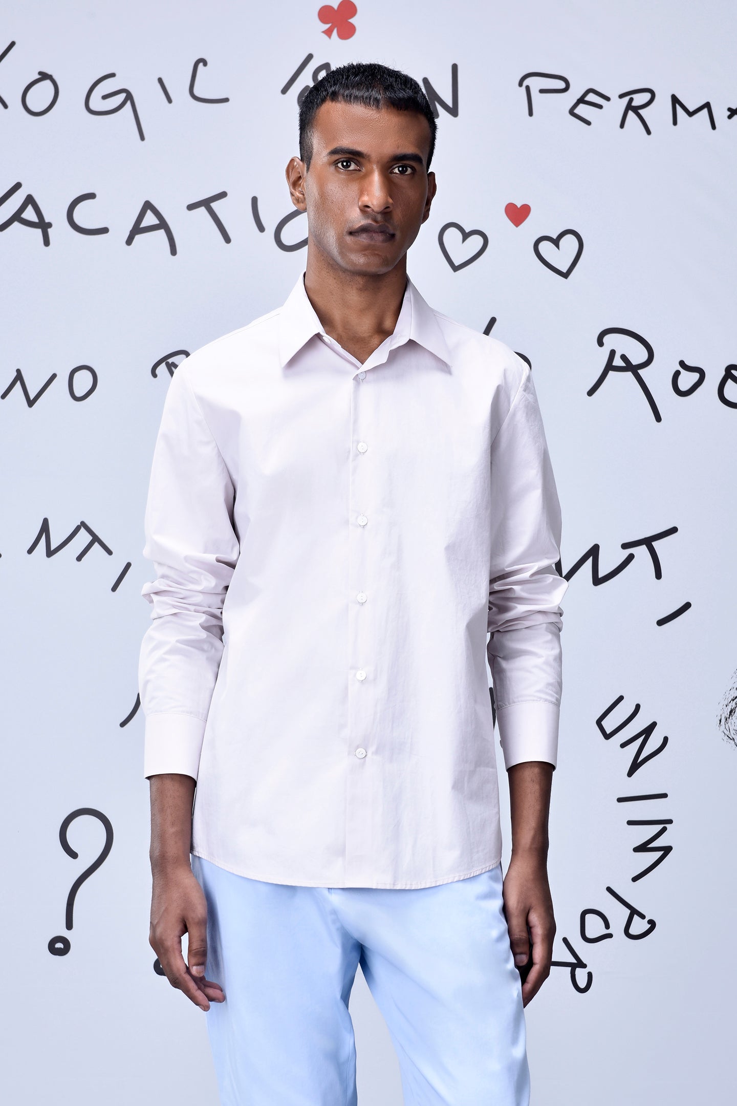 Stylera model wearing regular fit men's shirt cotton pale pink long sleeve with classic collar