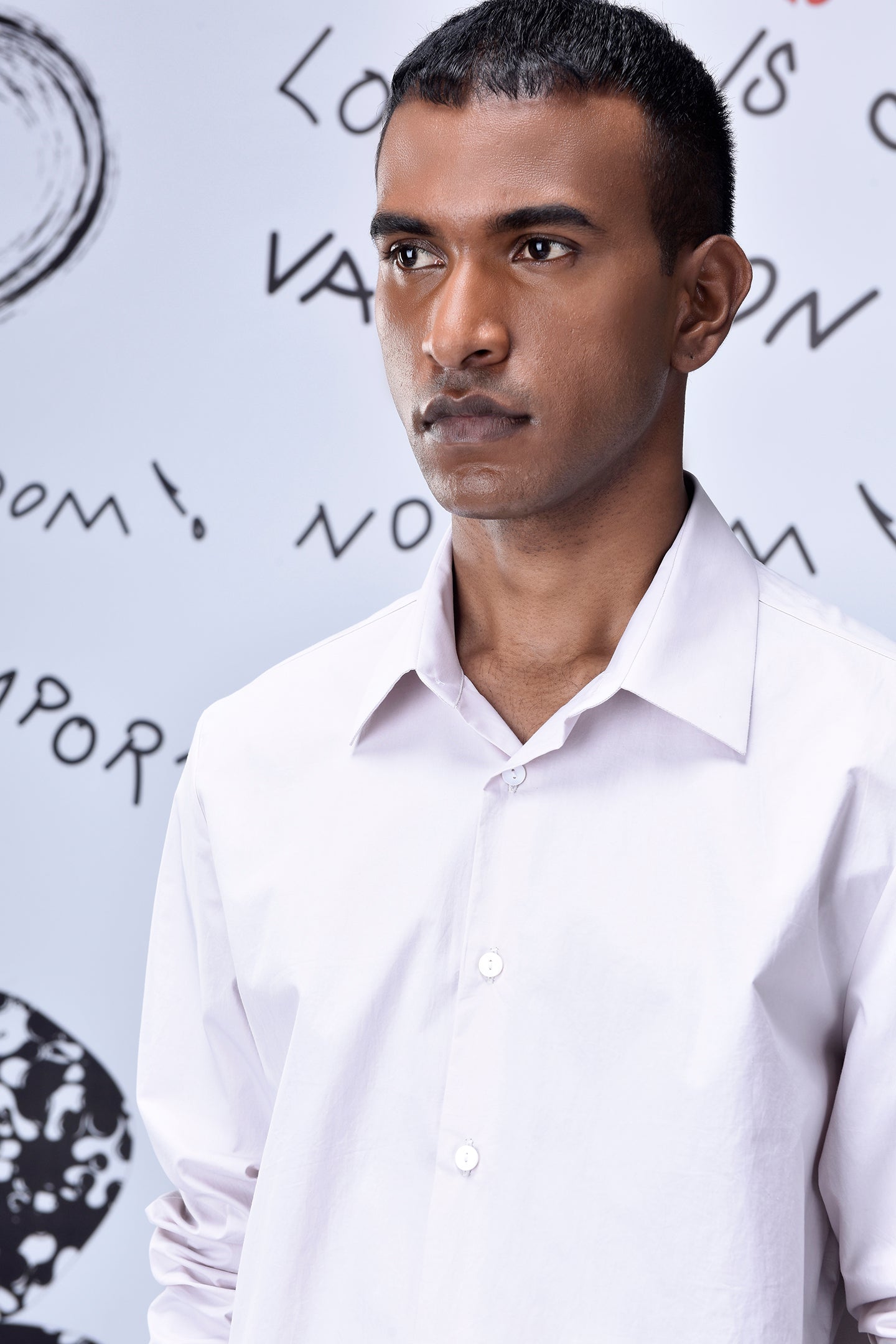 Stylera model wearing regular fit men's shirt cotton light pink button up dress shirt