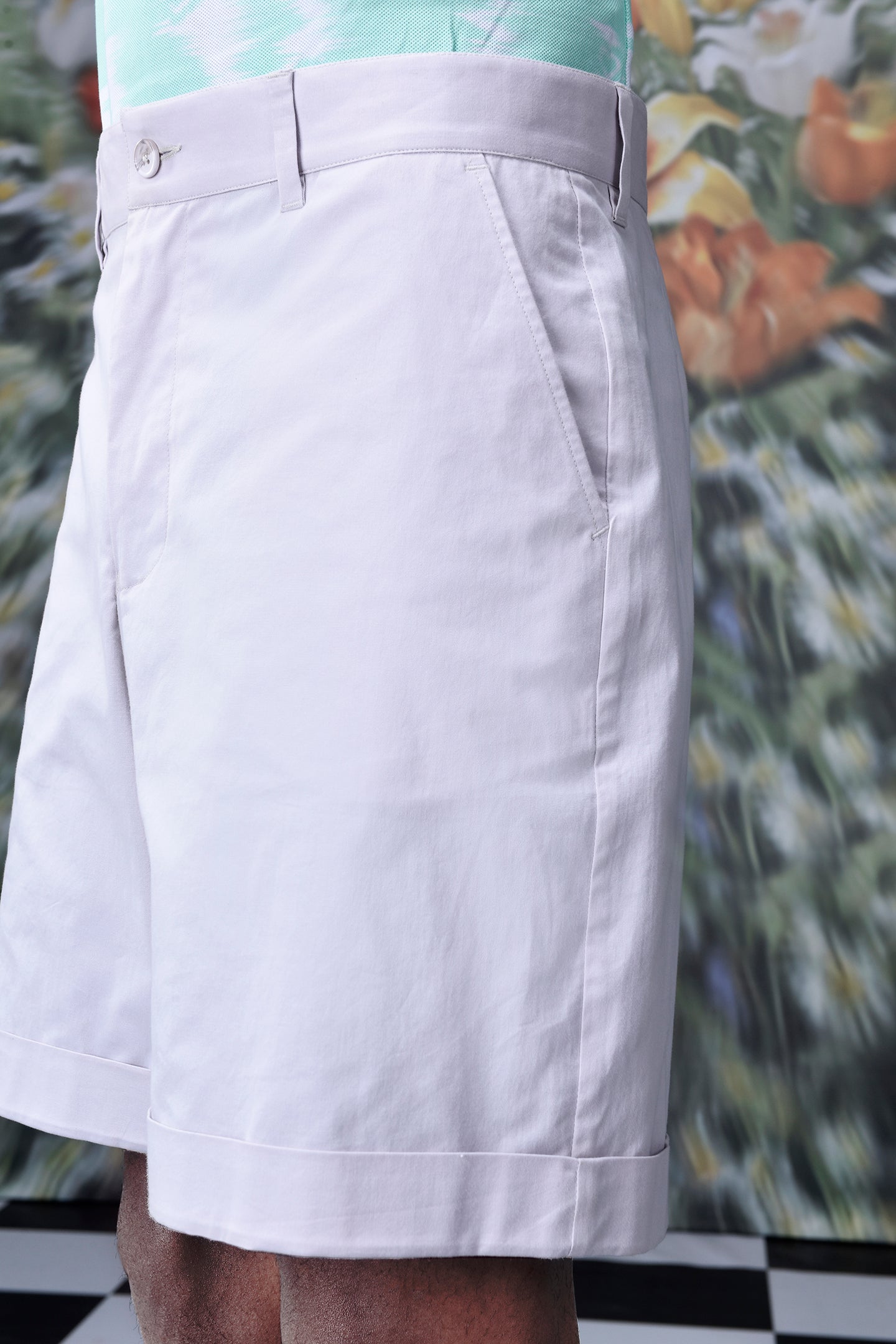 Stylera regular fit pearl grey shorts with side pockets and button closure