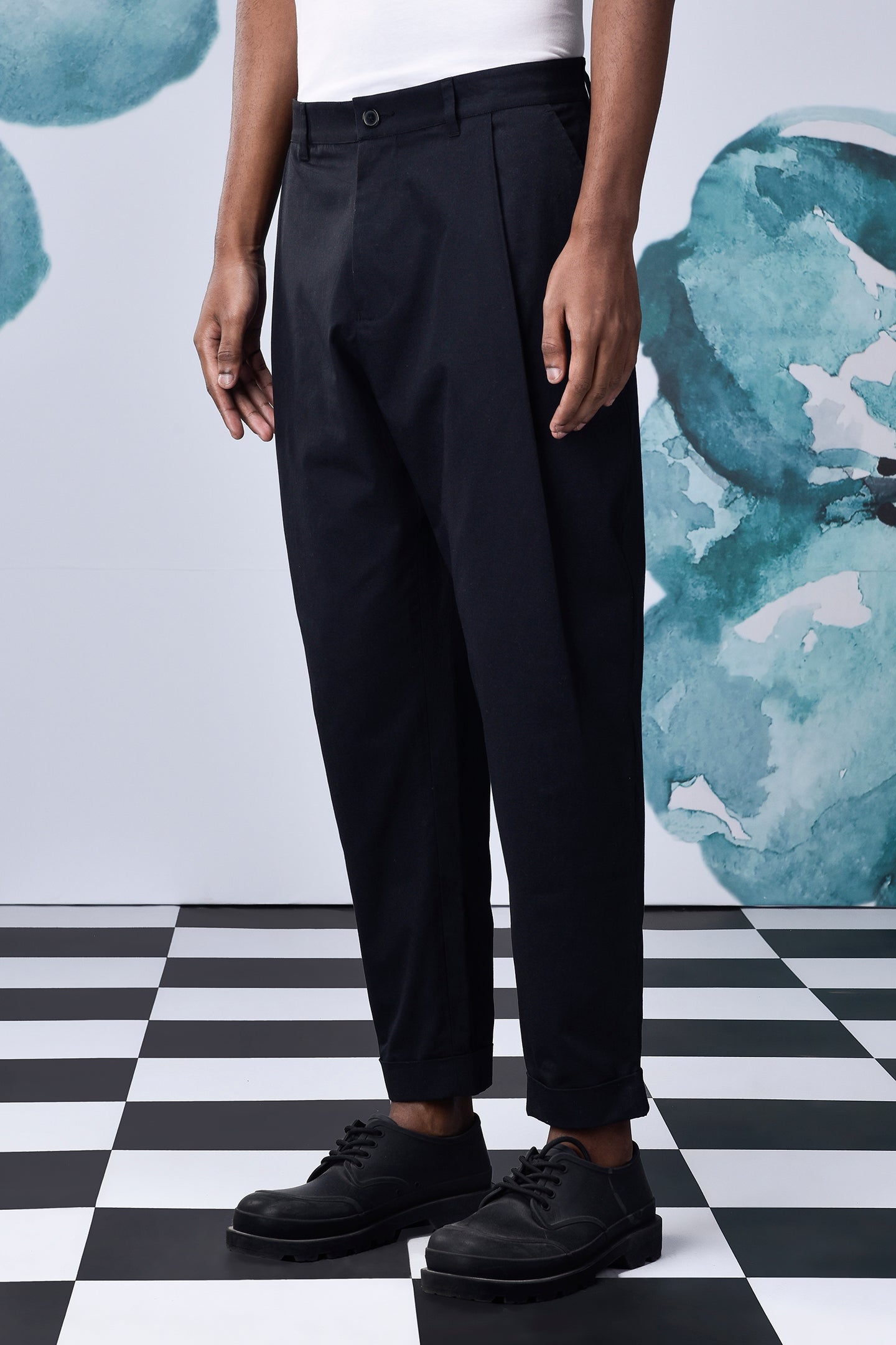 Stylish black pants for work by Stylera with a tailored fit and button closure