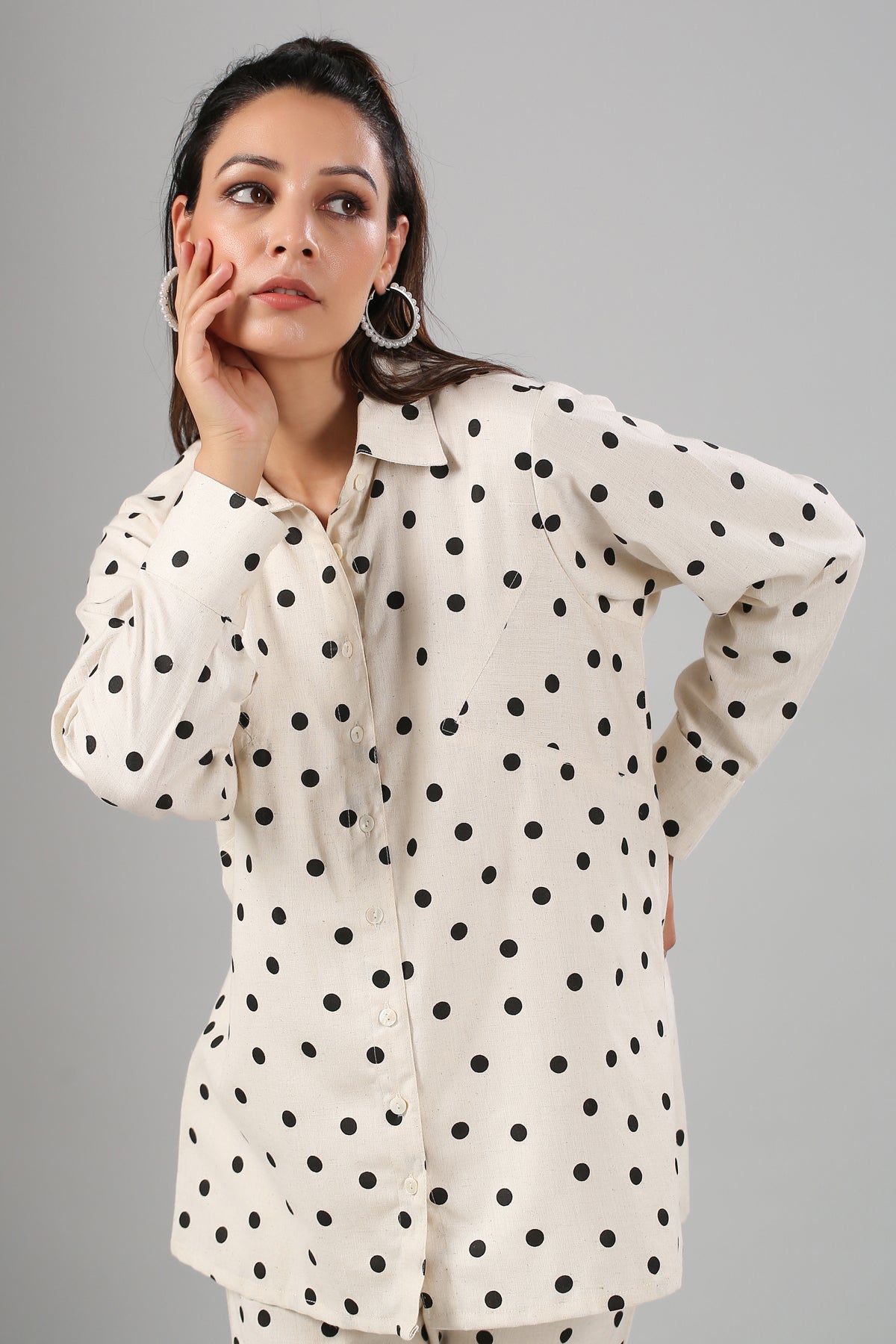 Stylera model wearing beige button front two piece outfit polka dots long sleeve relaxed fit