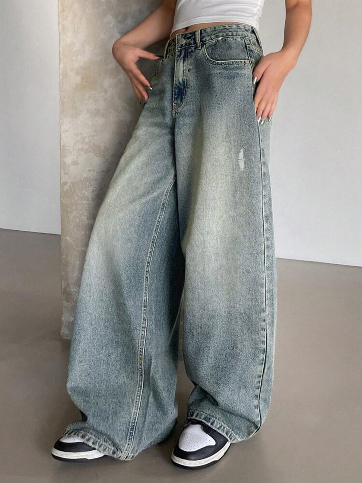 Woman wearing Smoke Blue Washed Wide Leg baggy jeans from Stylish Wodrobe on Stylera