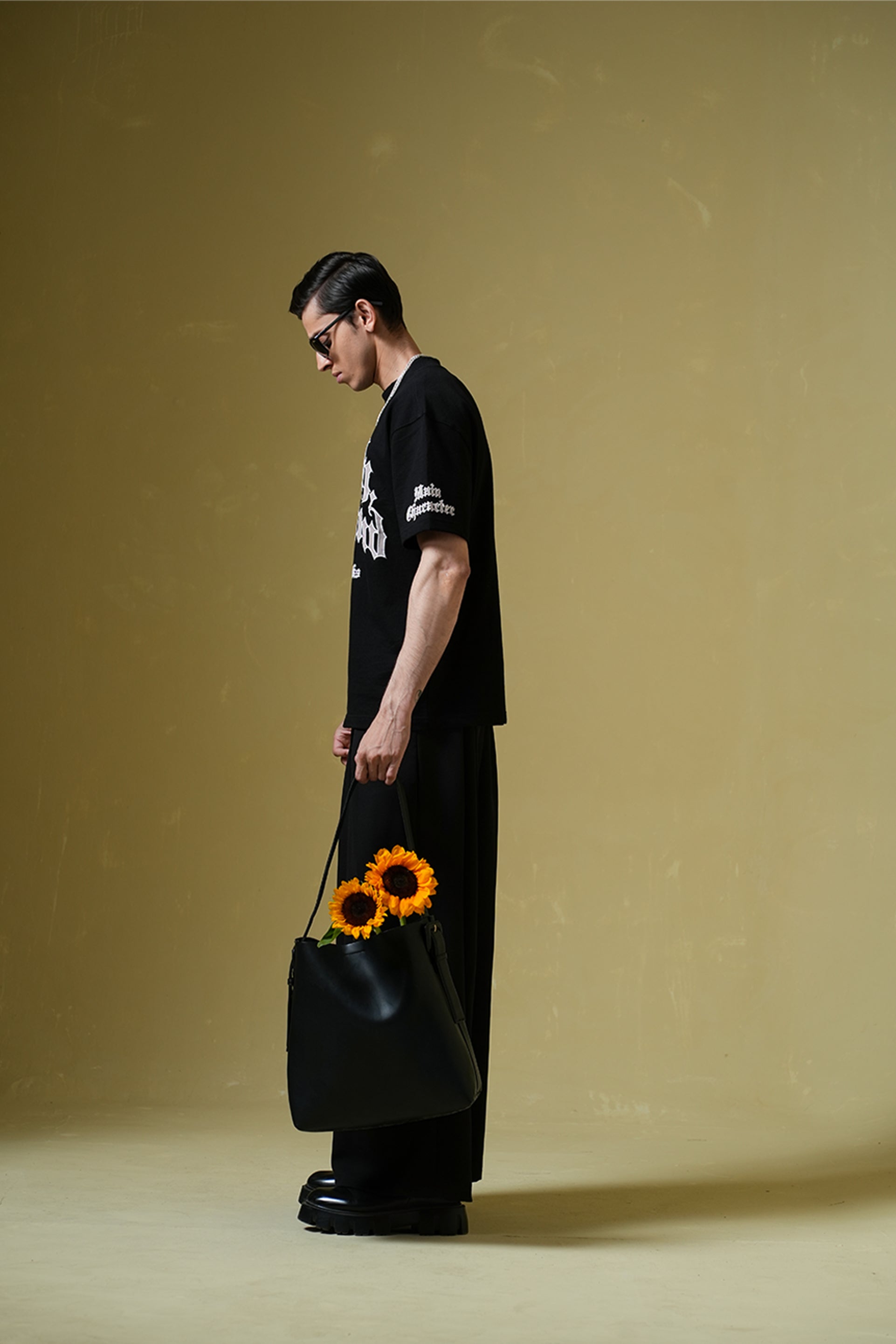 Nevermind Printed Black Oversized T-Shirt Main Character