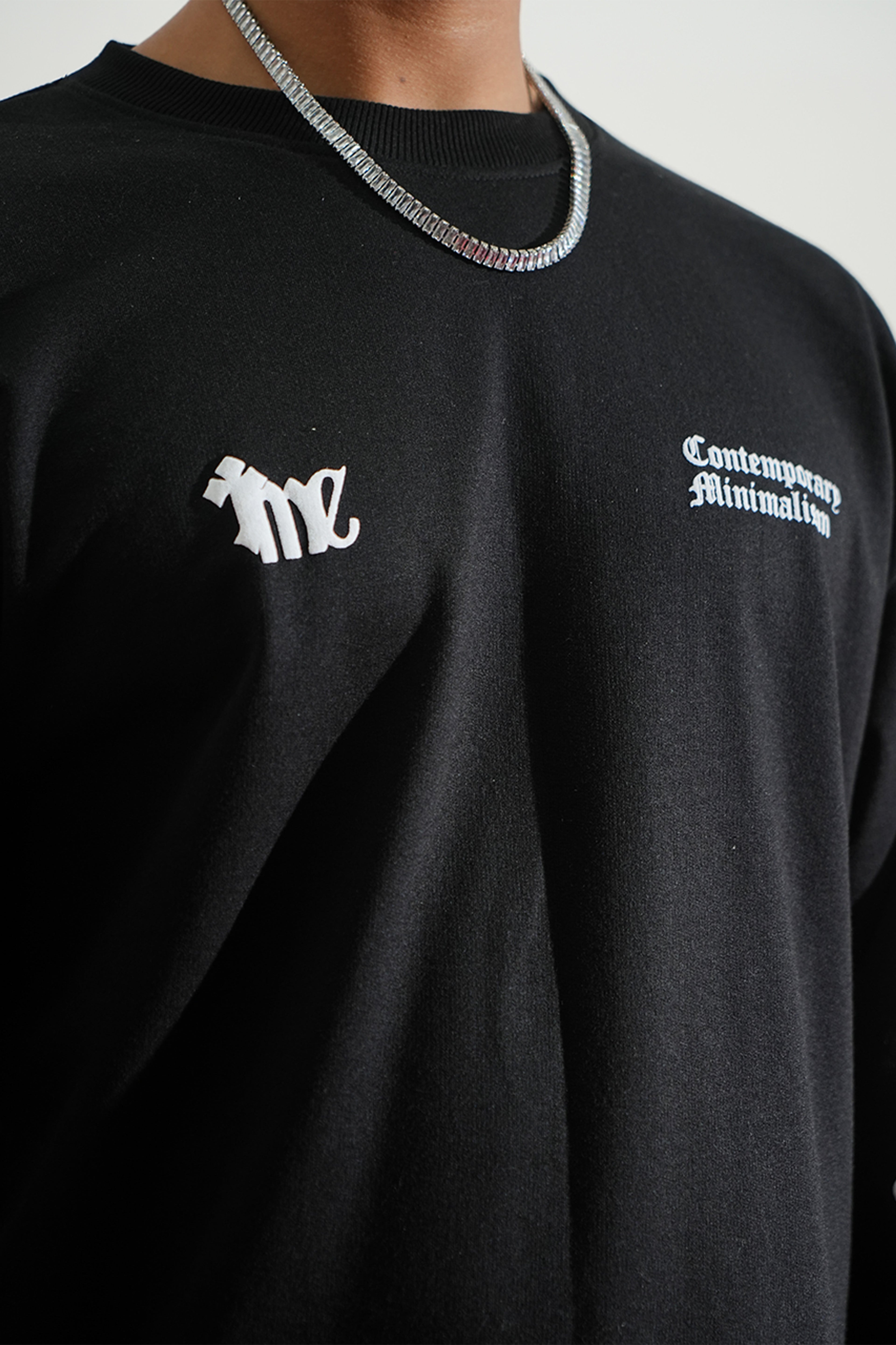 Graveen Printed Oversized Black Sweatshirt Main Character