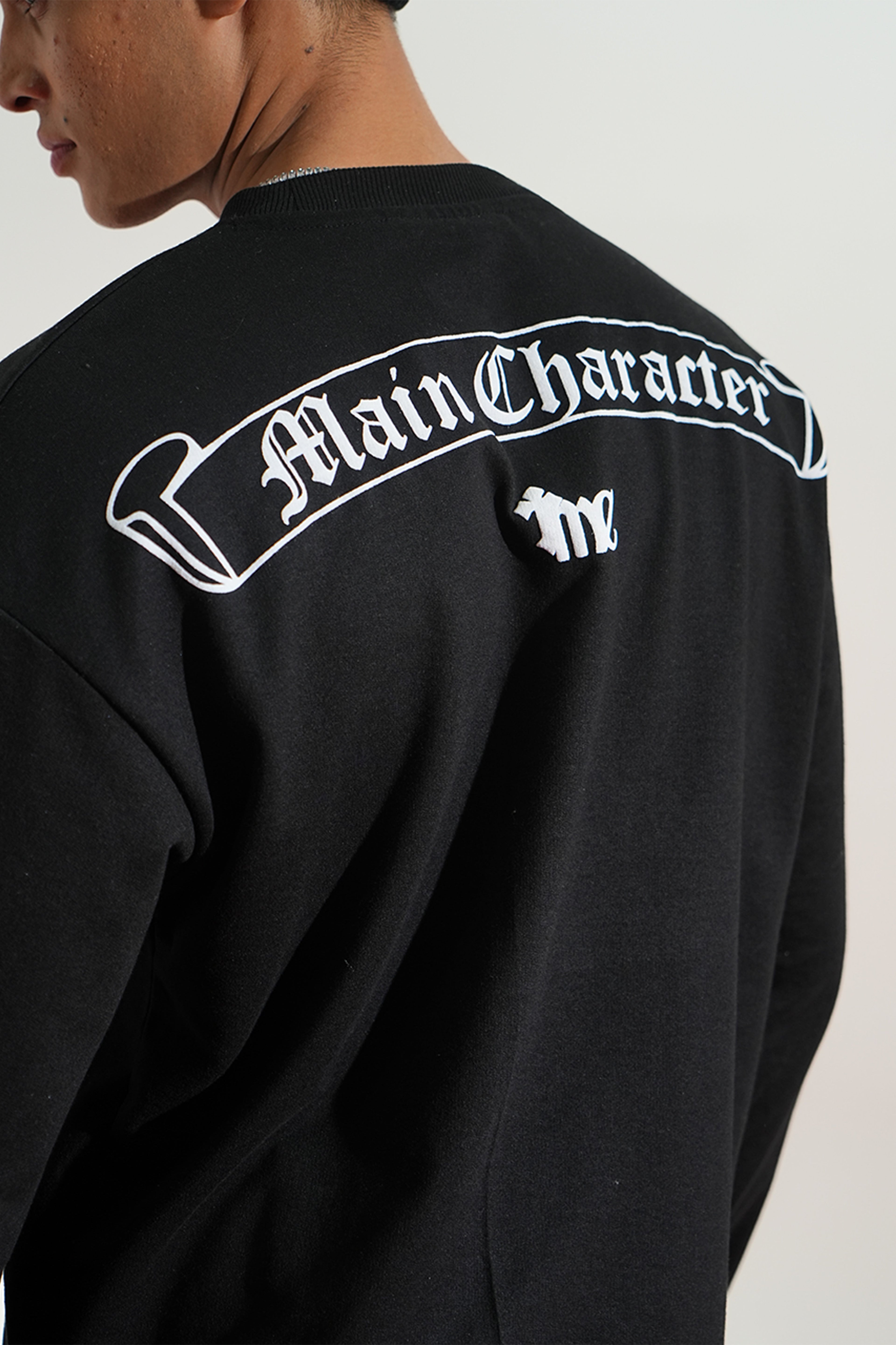Graveen Printed Oversized Black Sweatshirt Main Character