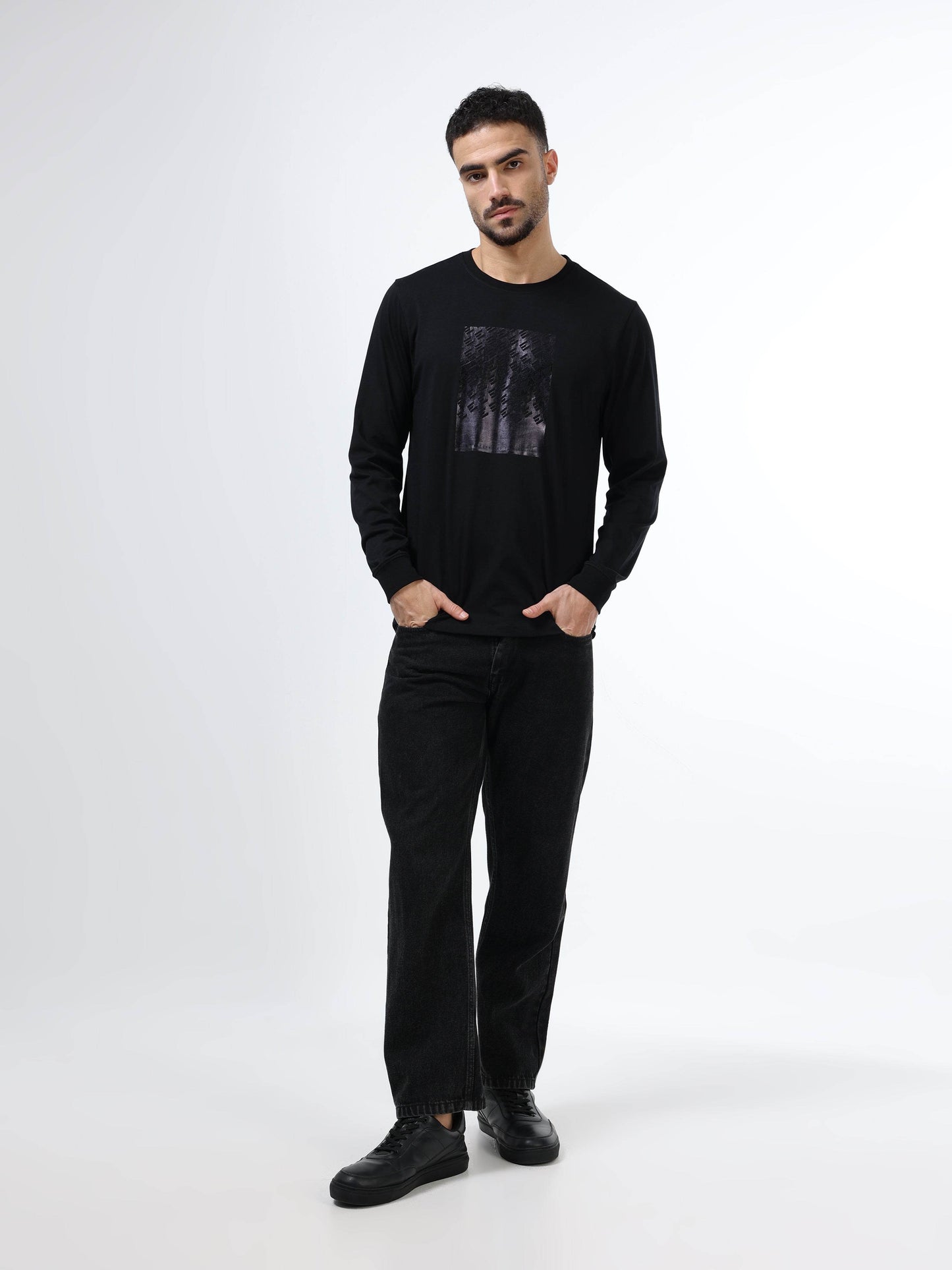 Men’s black tshirt