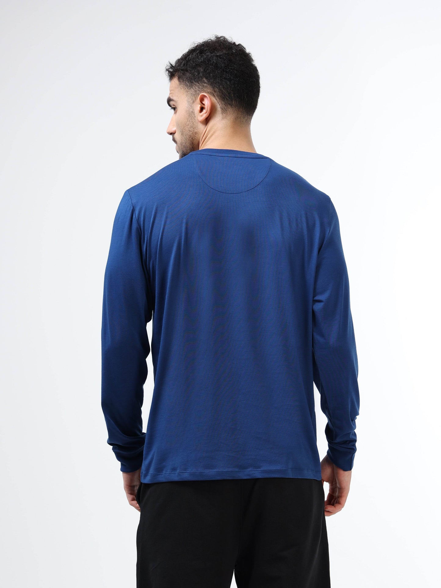 Men’s dark blue t-shirt