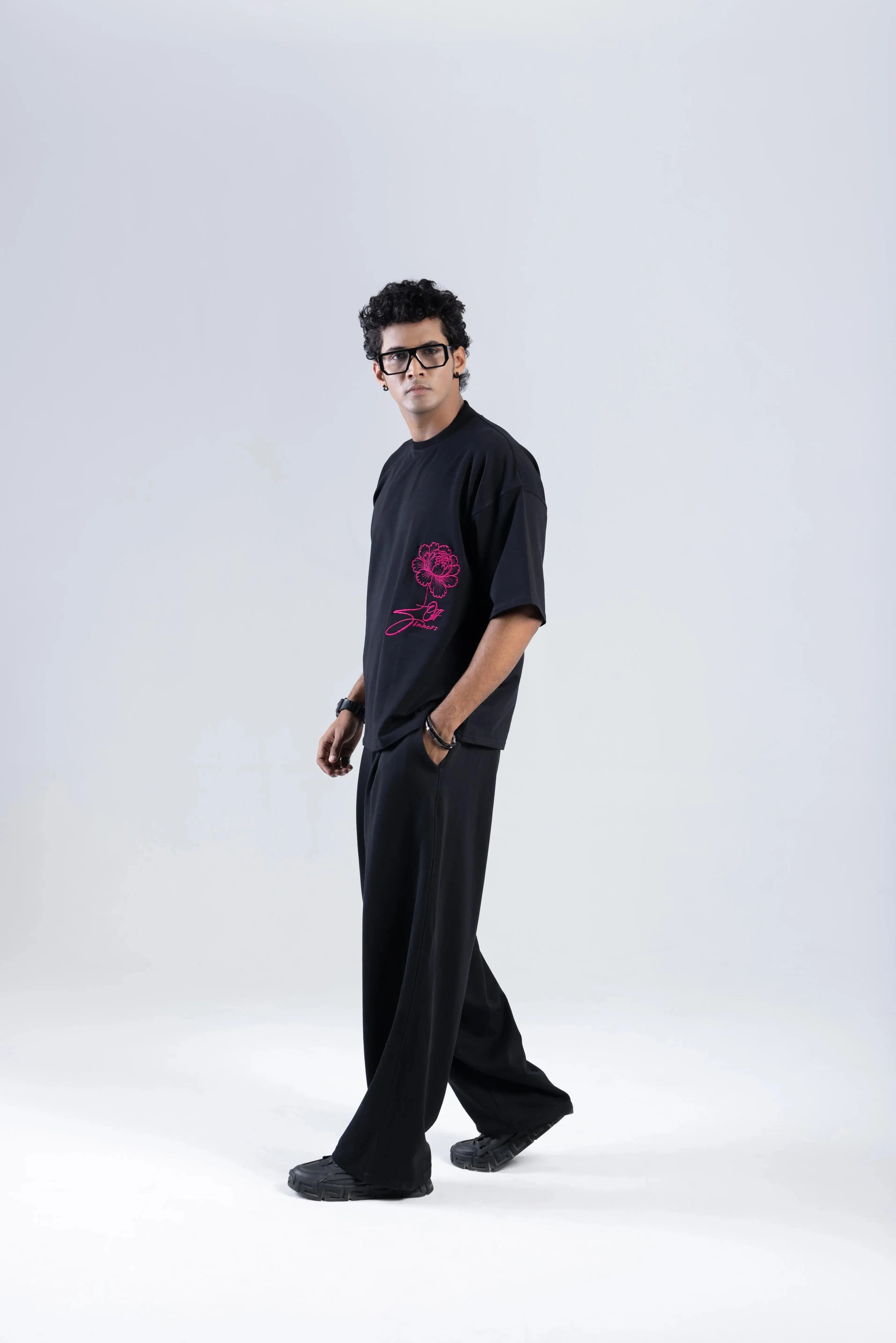 "Move Over Roses" Round Neck Printed Black T-Shirt Off Sinners