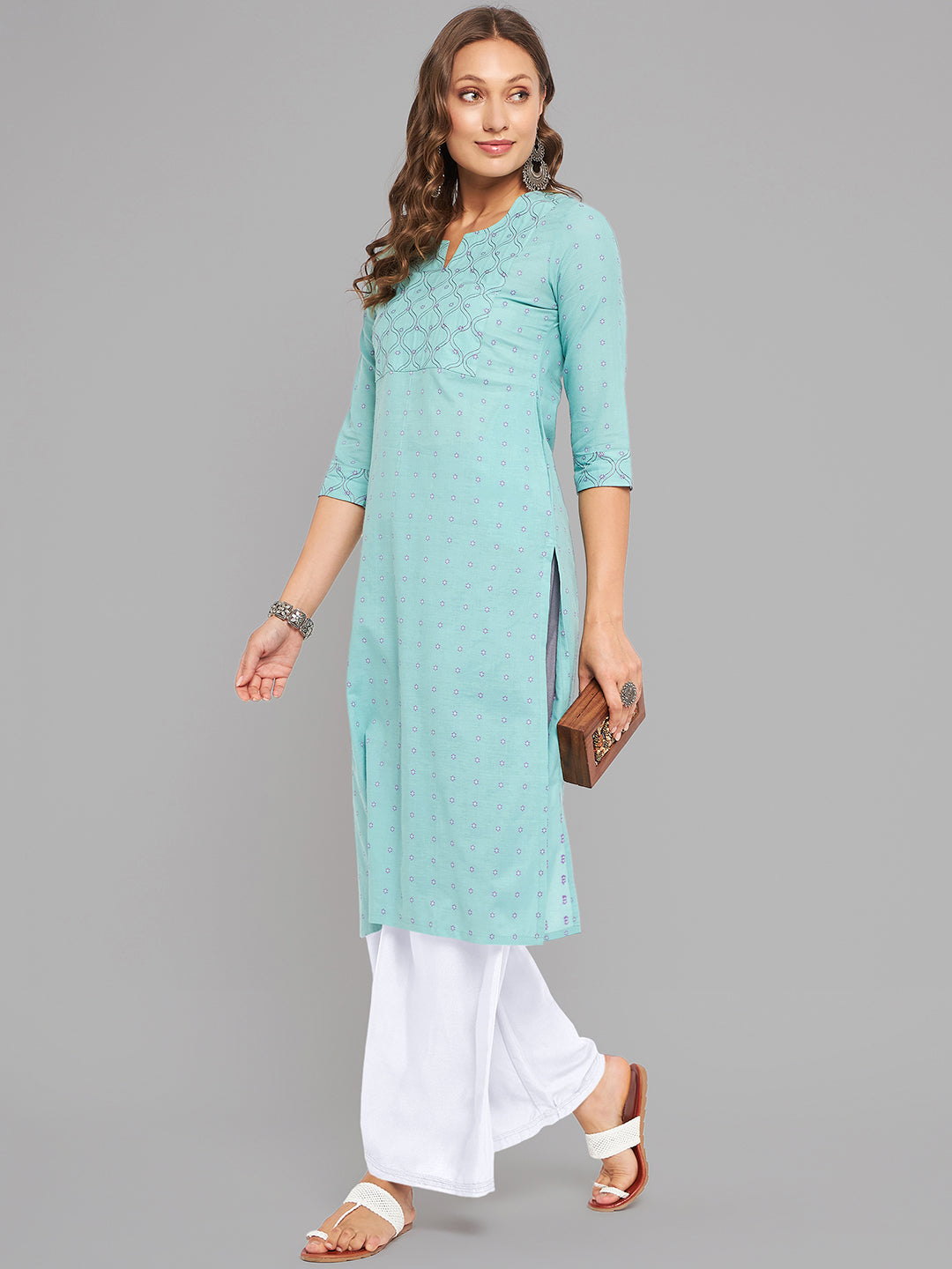 Women Sea Green Kurta With Embroidered Yoke