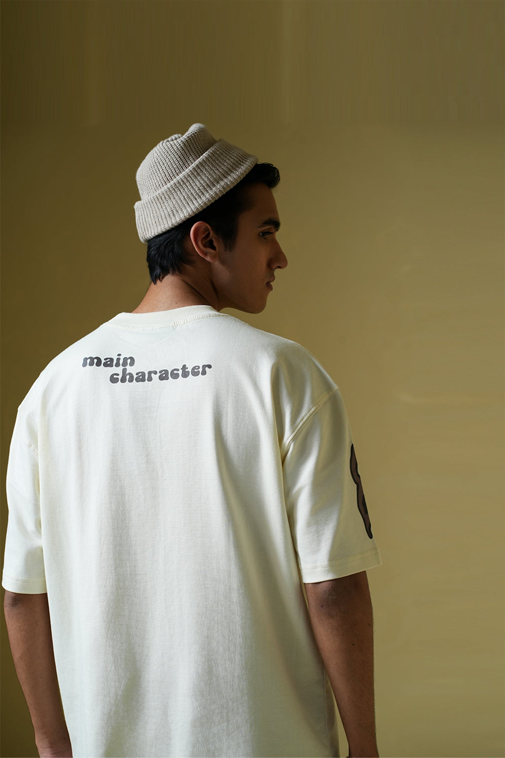 TV Off Printed Cream Oversized T-Shirt Main Character