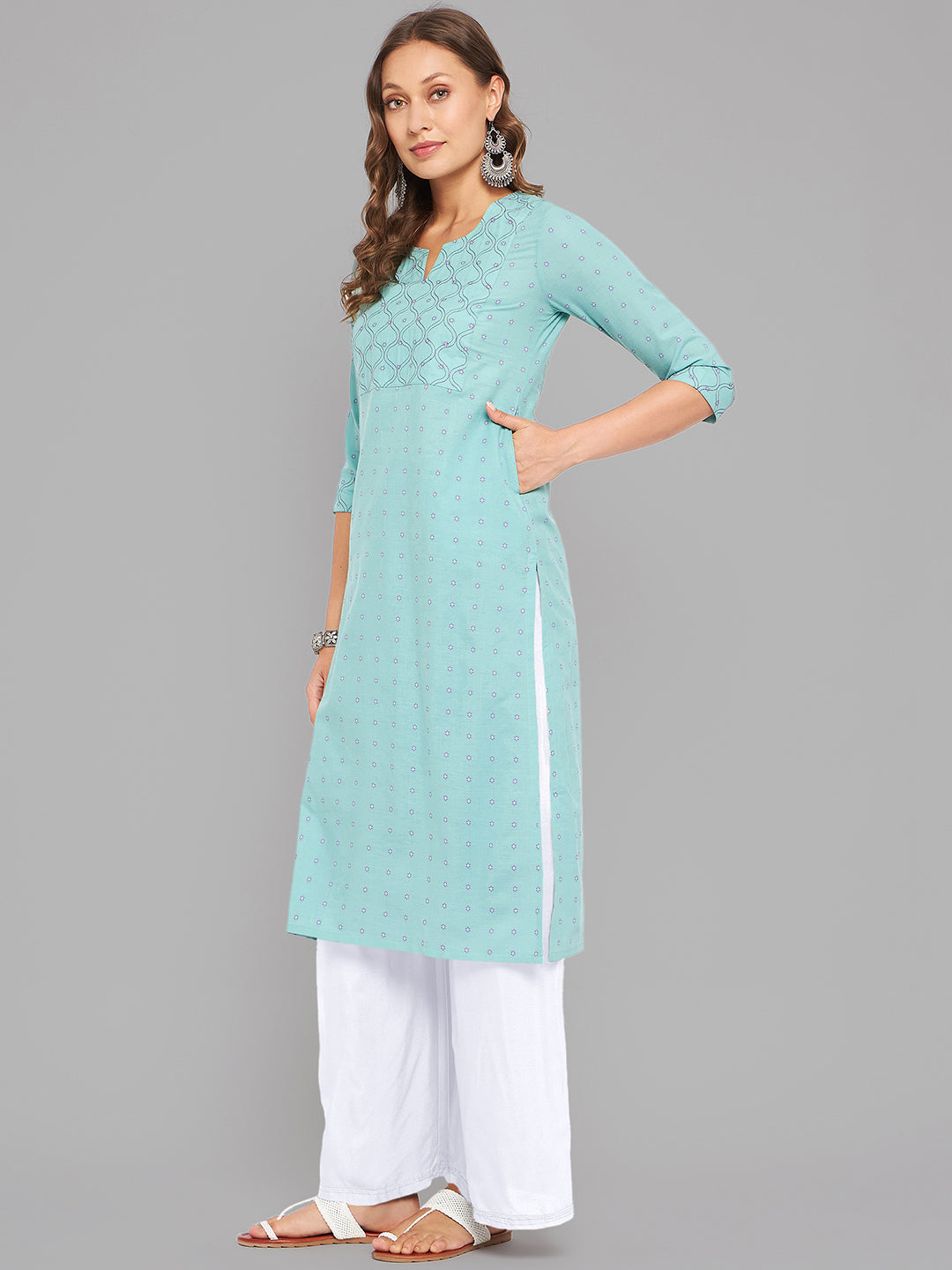 Women Sea Green Kurta With Embroidered Yoke