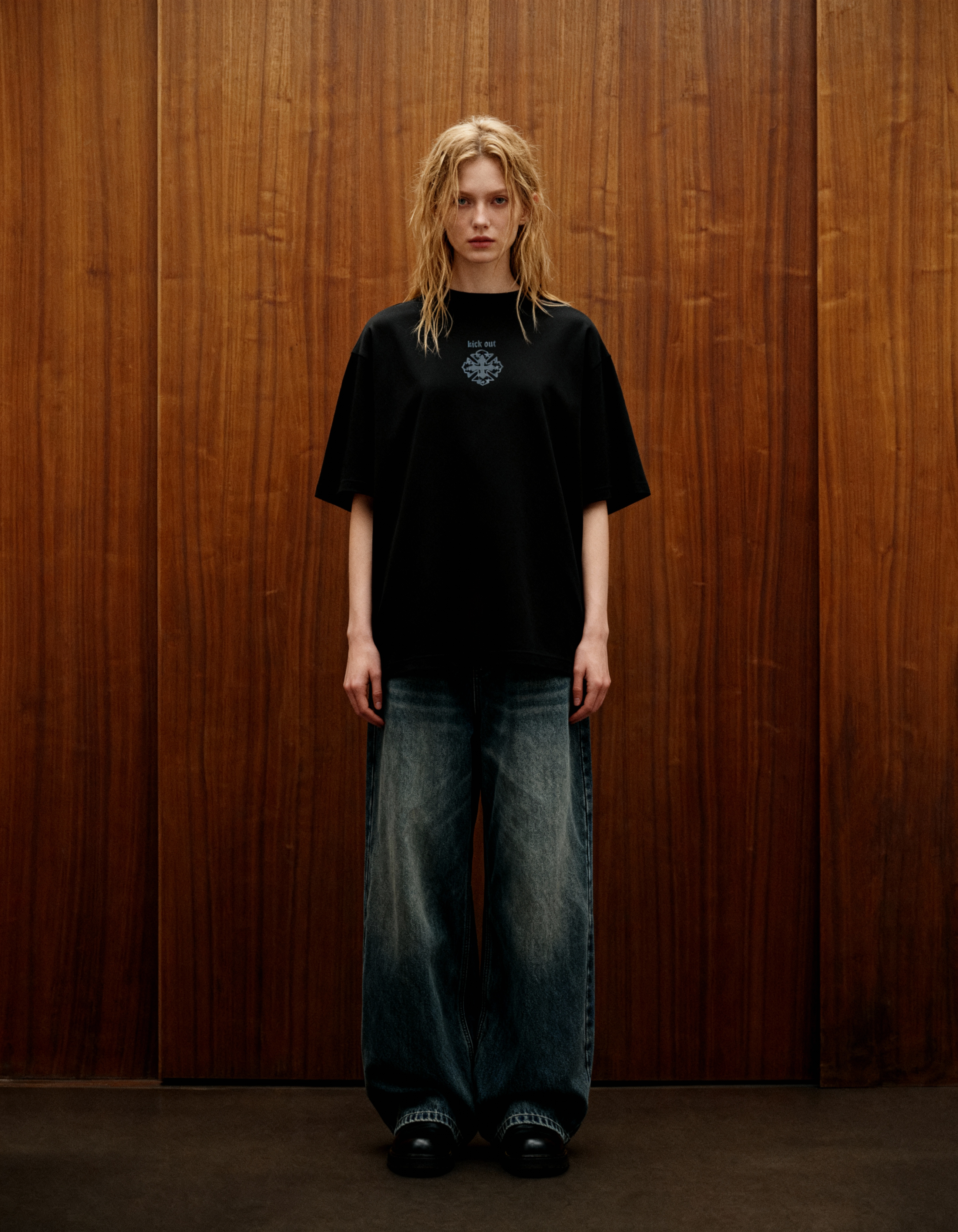 Kick Out Heavyweight-Oversized T-Shirt