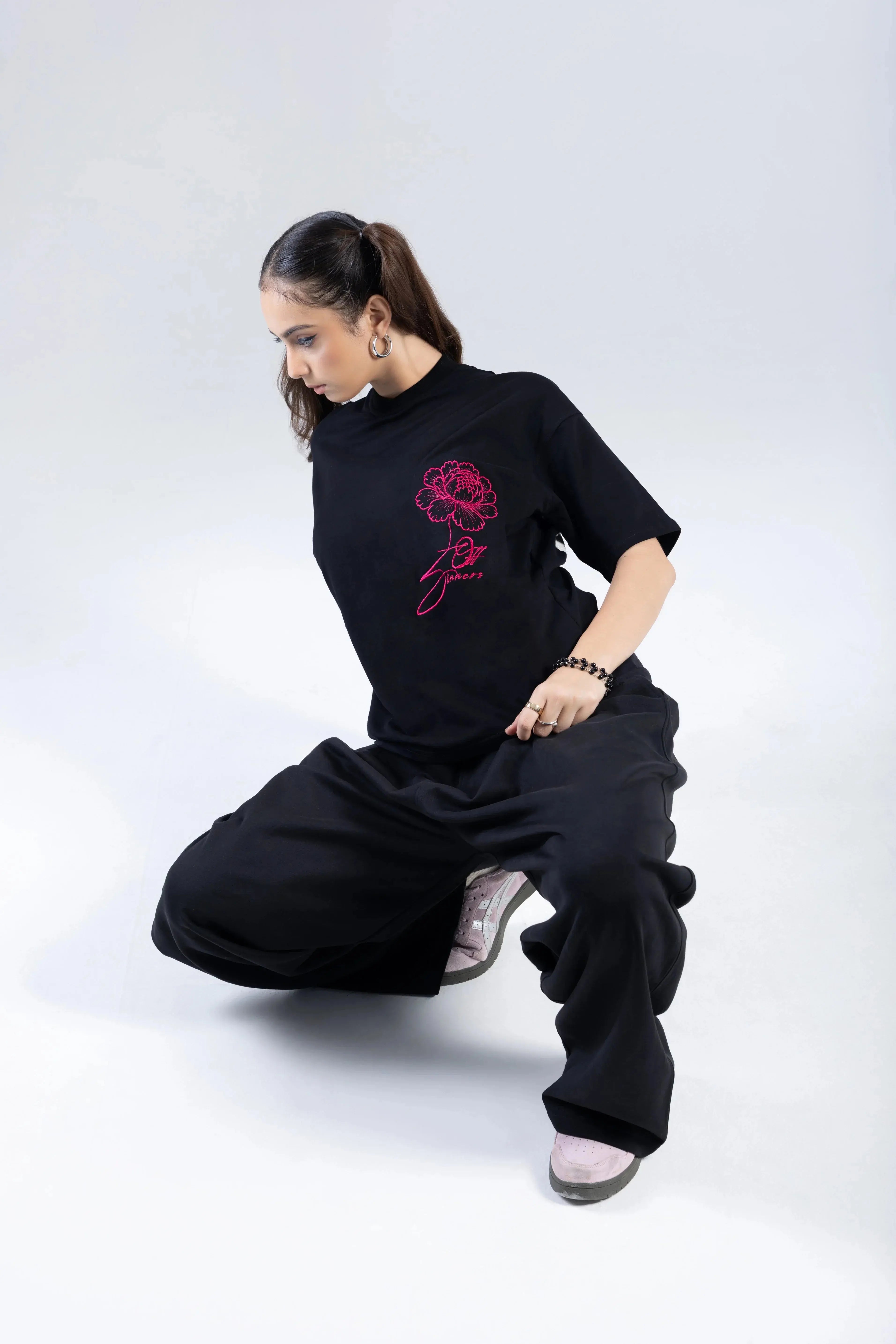 "Move Over Roses" Round Neck Printed Black T-Shirt Off Sinners