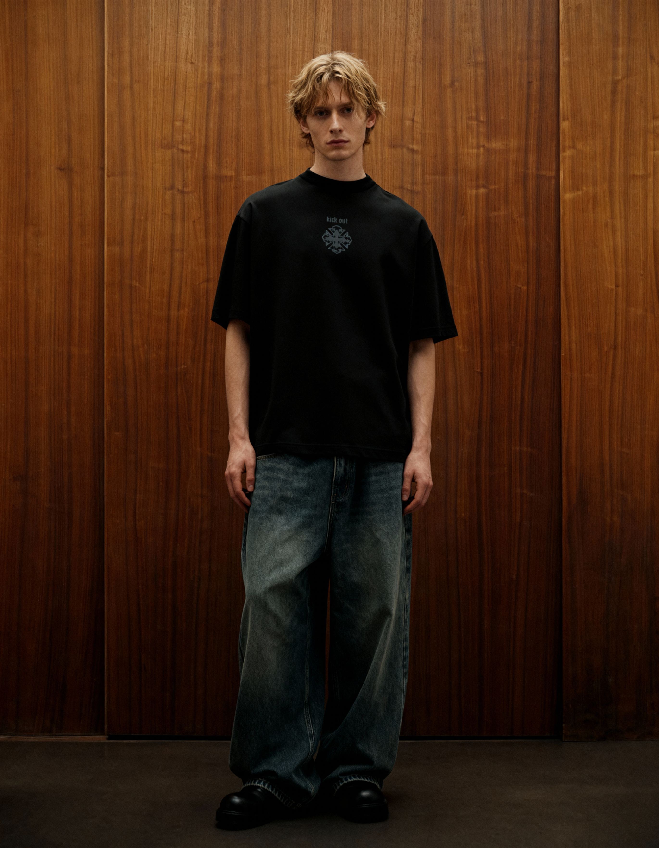 Kick Out Heavyweight-Oversized T-Shirt