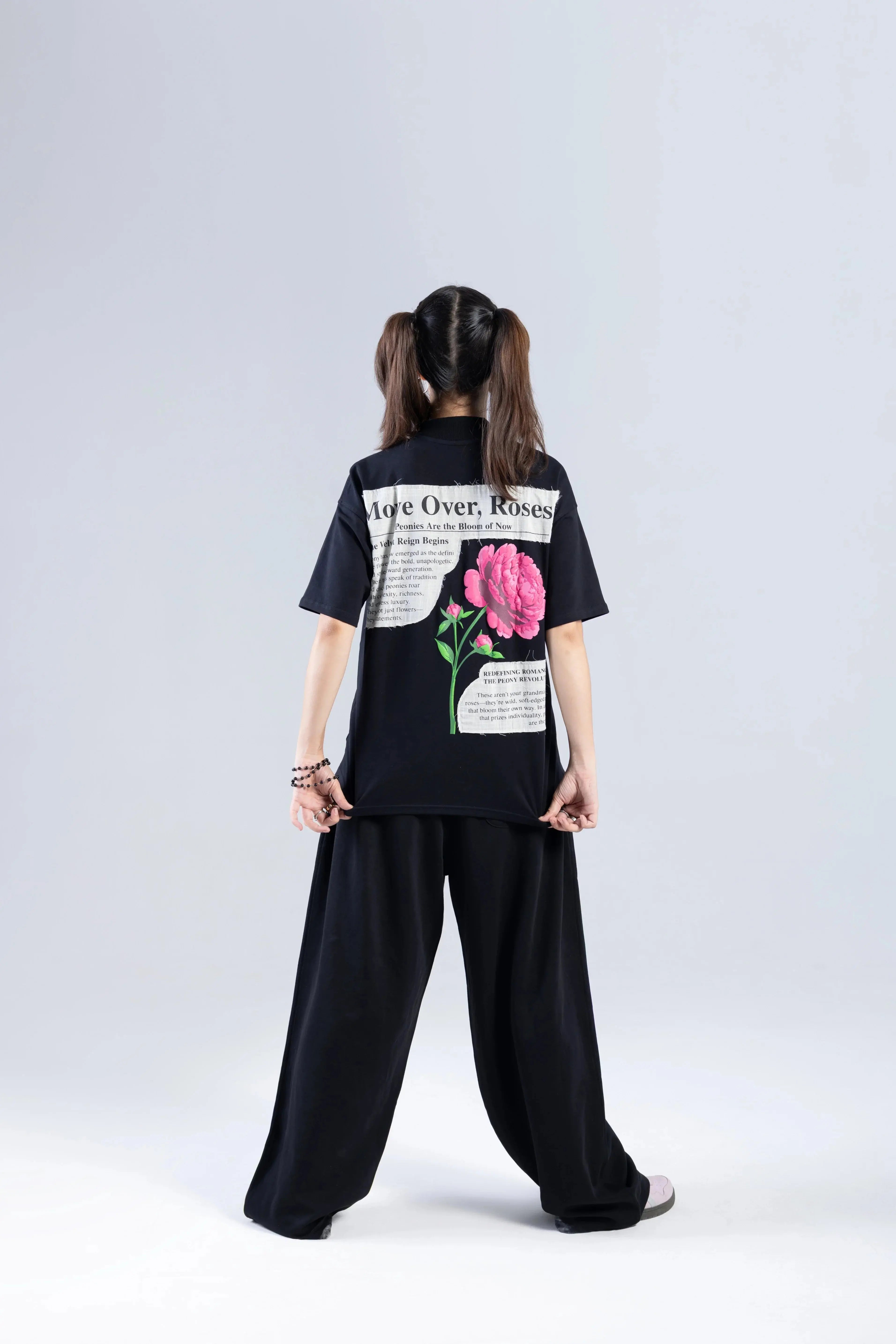 "Move Over Roses" Round Neck Printed Black T-Shirt Off Sinners