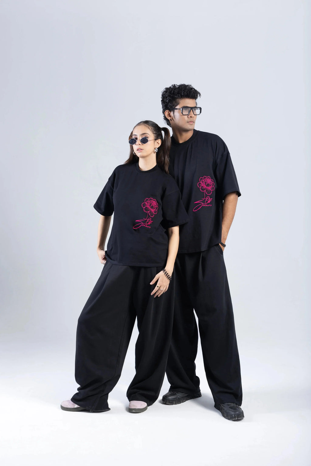 "Move Over Roses" Round Neck Printed Black T-Shirt Off Sinners