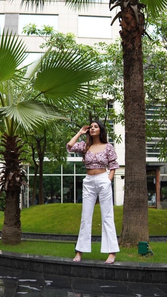 Moh the eternal dhaga – White Pants