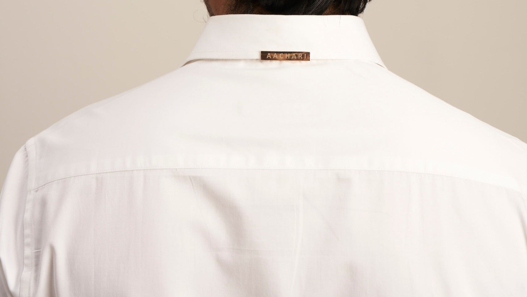 Aachari Signature White Sleeve