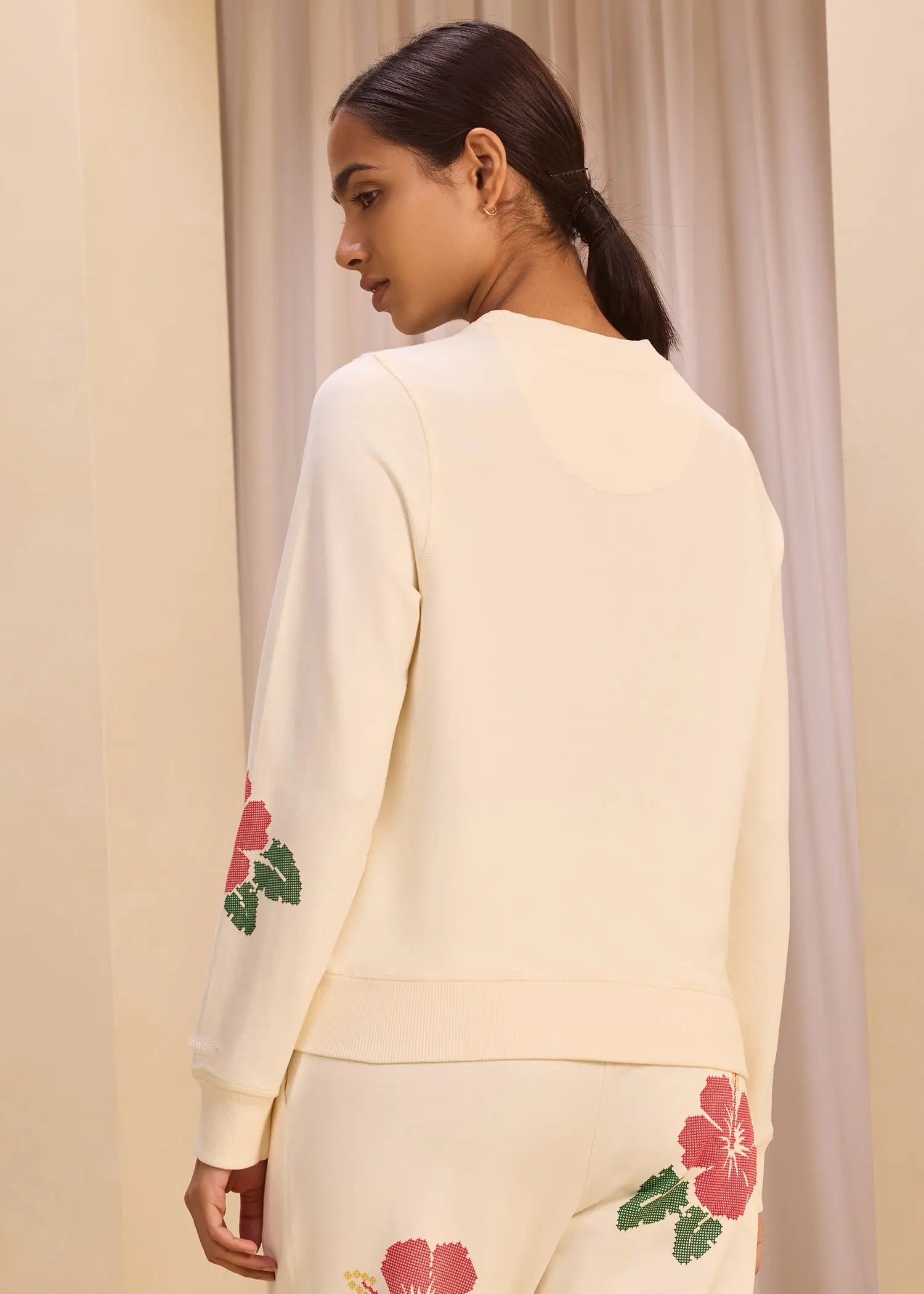 3D Hibiscus Embroidery iCotton Sweatshirt Alonge