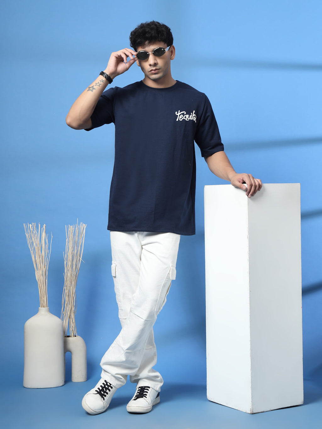 Men Drink in Design  Oversized T-shirt