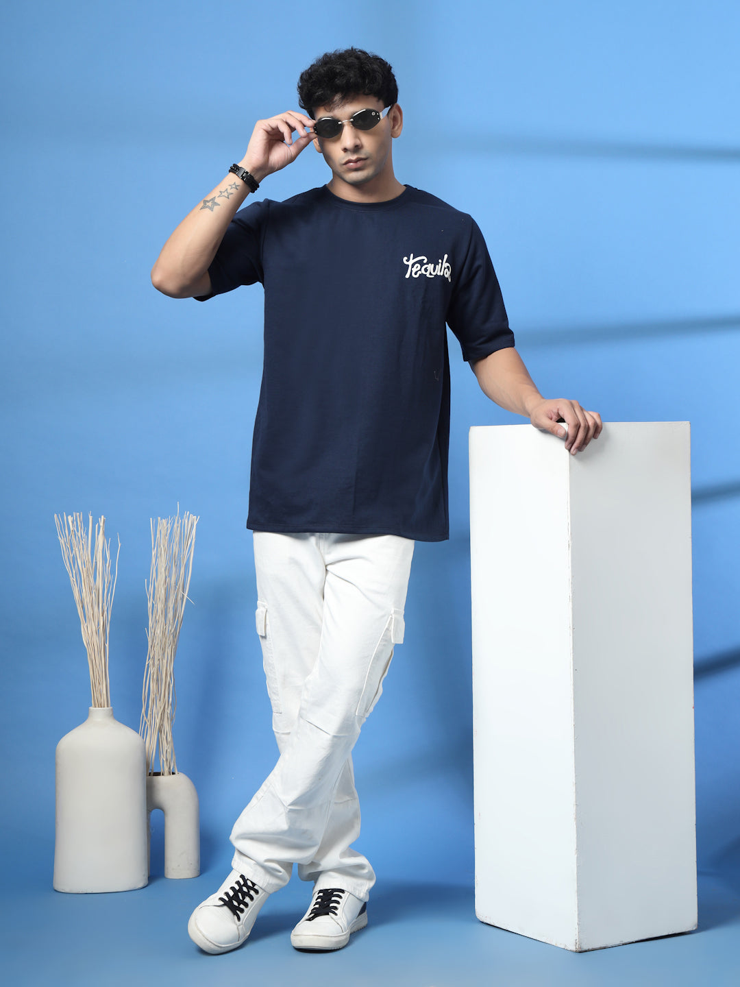 Men Drink in Design  Oversized T-shirt