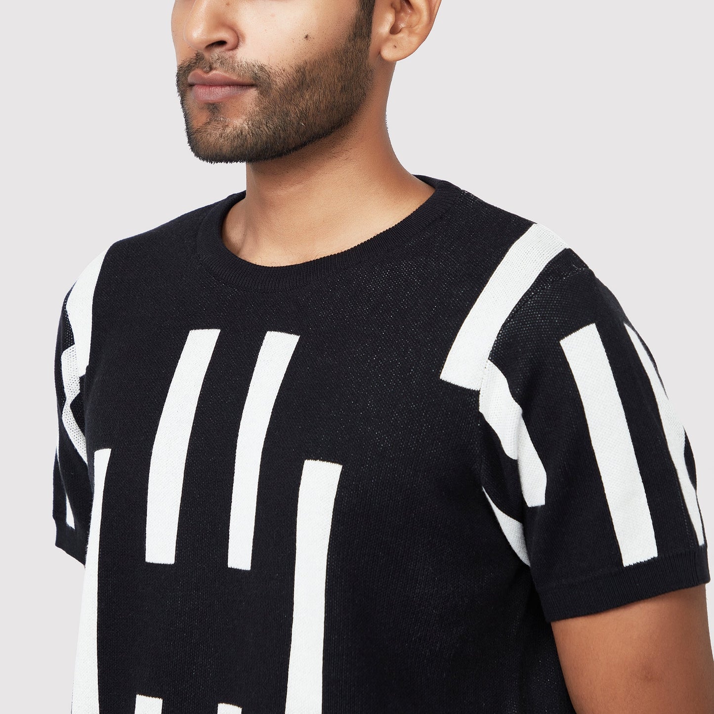 BLACK LINEAR JACQUARD TEE