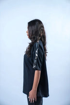 Unisex Round Neck Silver Lining Black T-Shirt Kreflct