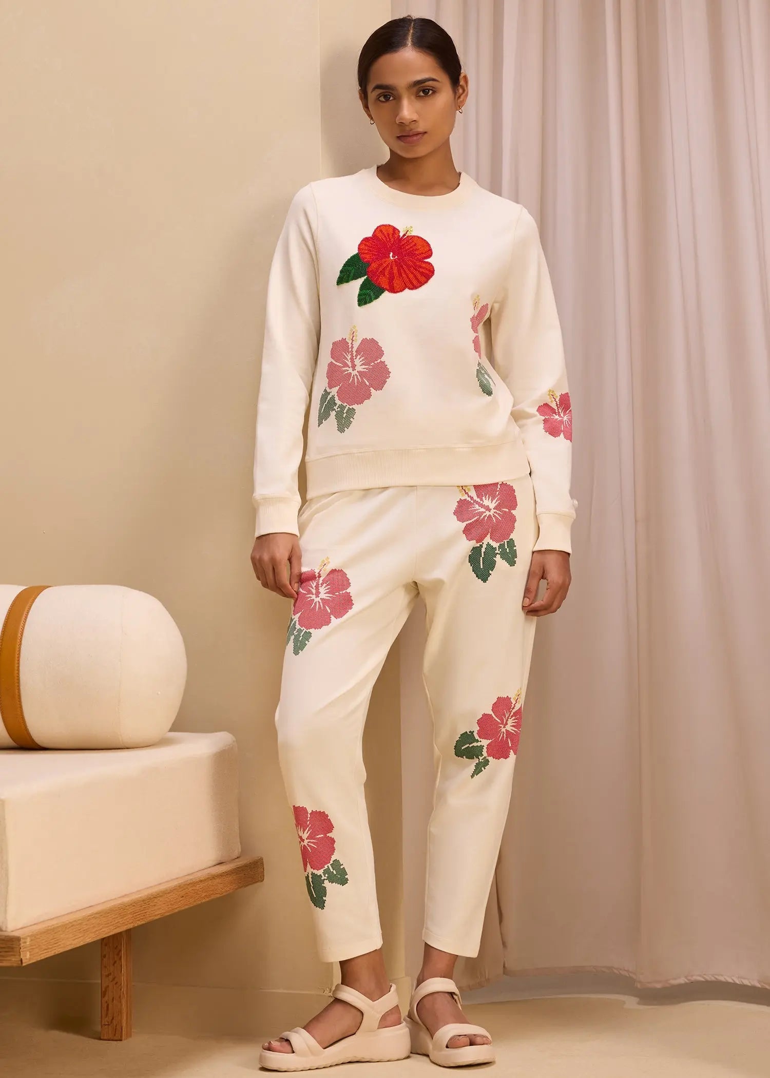 3D Hibiscus Embroidery iCotton Sweatshirt Alonge