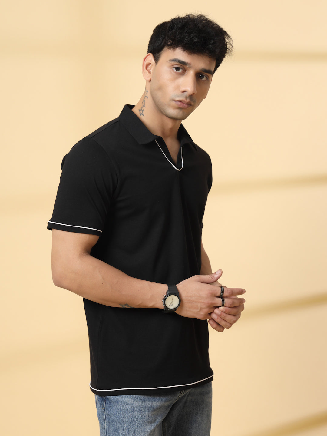 Rigo Men's Black Solid Polo T-shirt With Contrast Piping