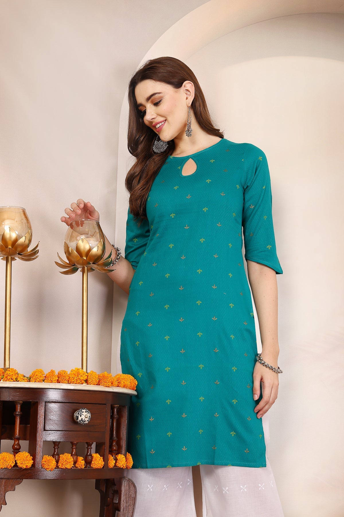 Women Teal Keyhole Neck Straight Kurta