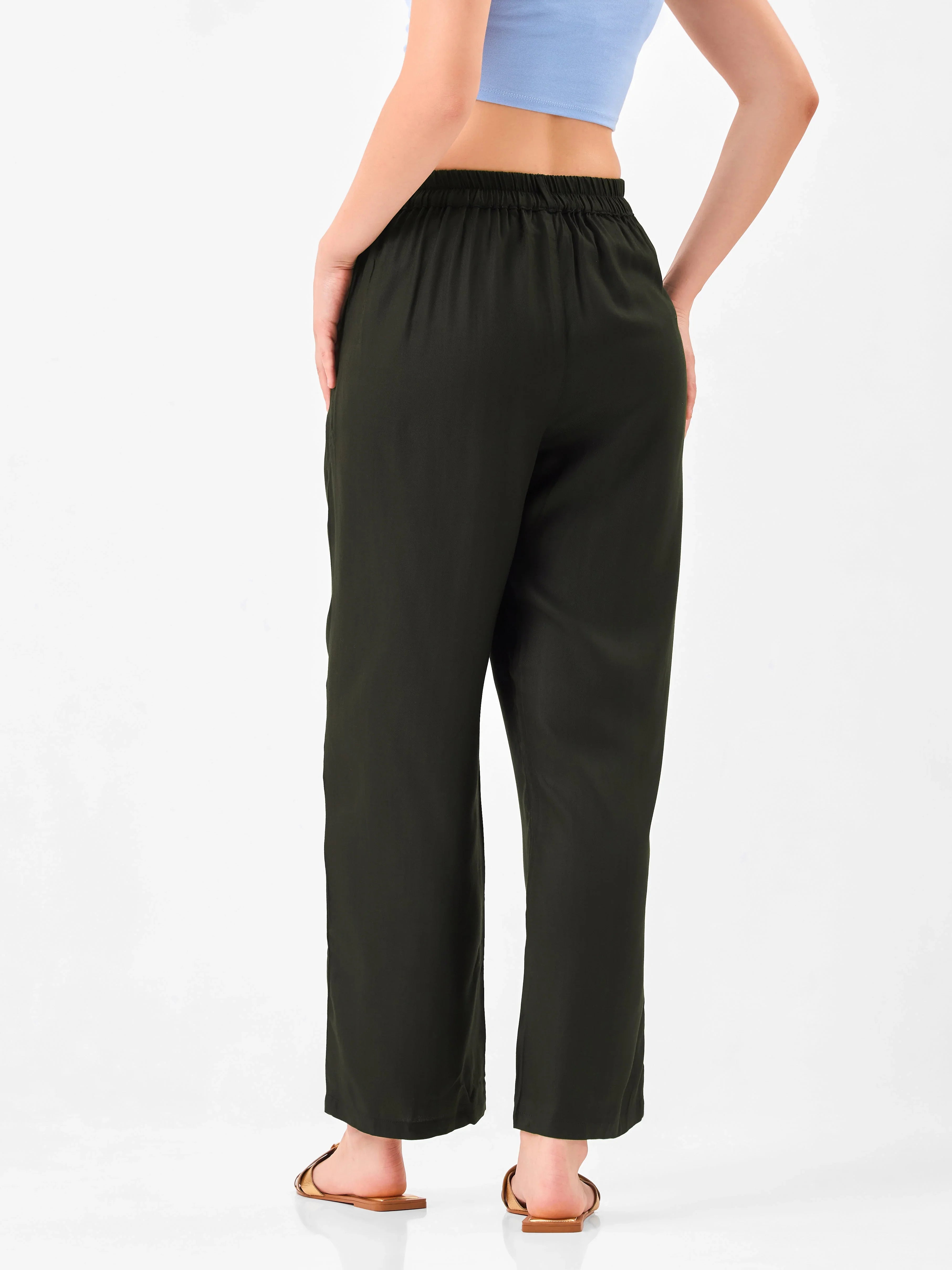 Female model wearing black relaxed fit trouser from Stylera, showcasing backside