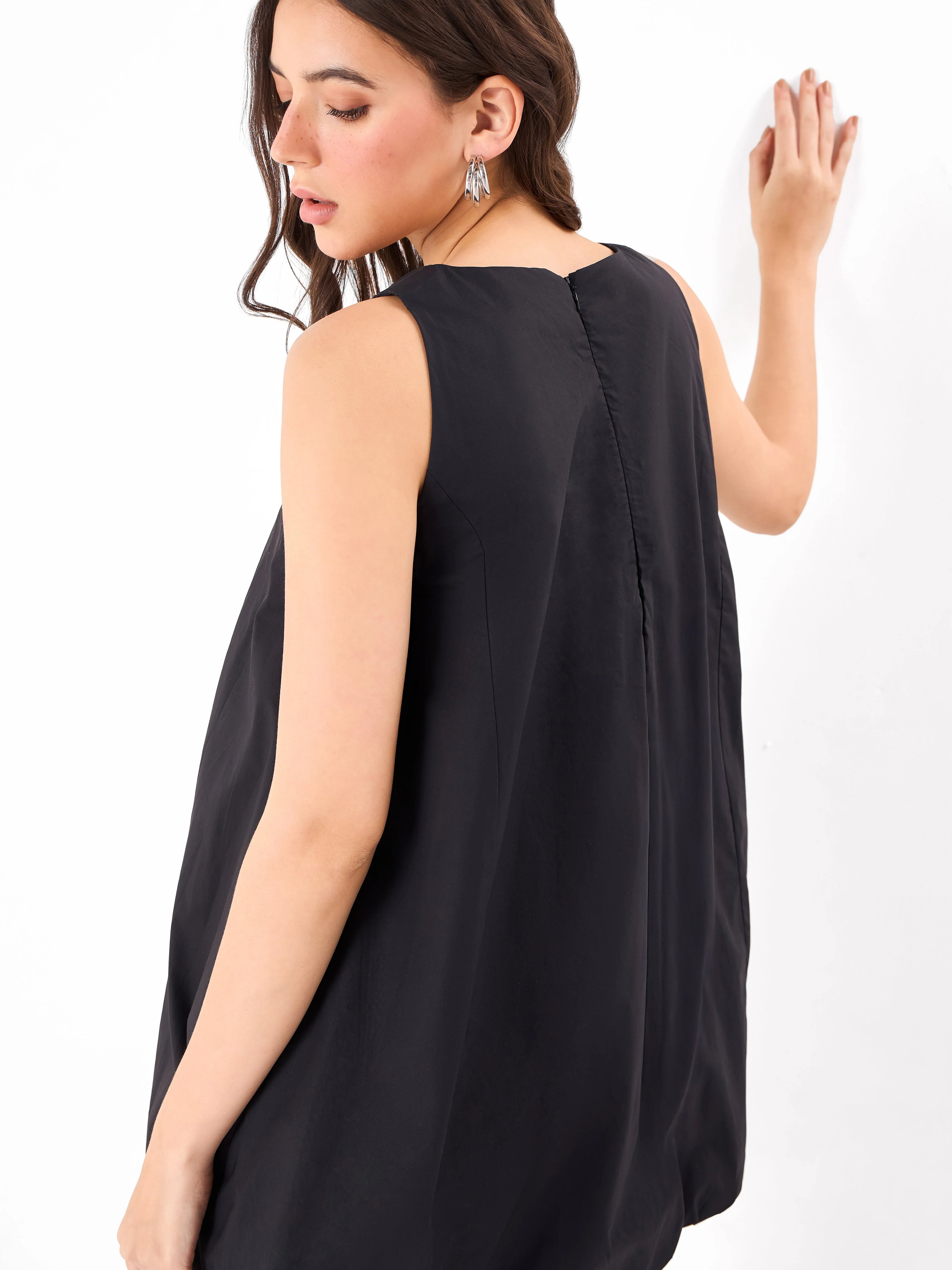 Female model wearing a black sleeveless dress from Stylera