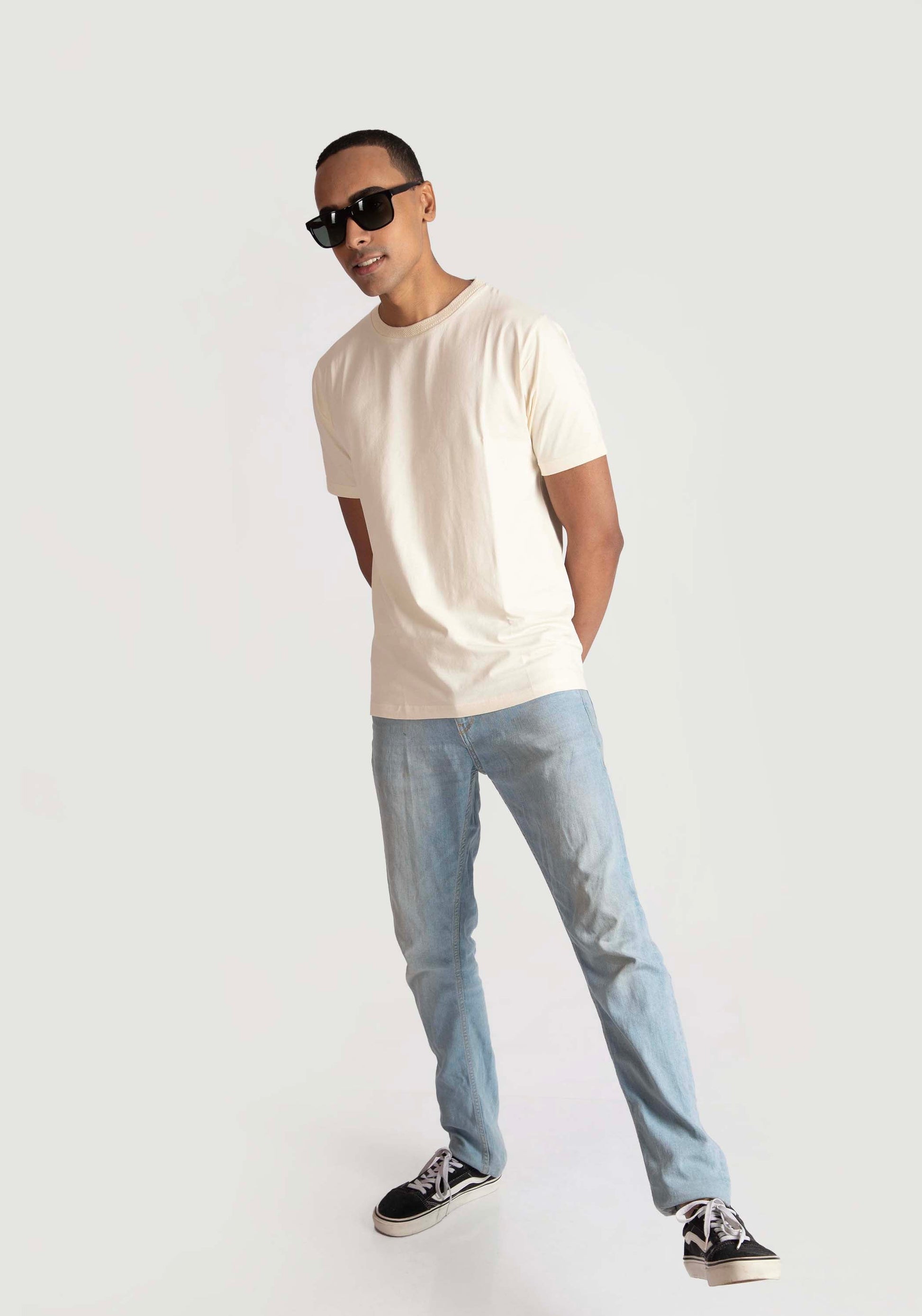Stylera men's trendy cream t-shirt worn with light blue jeans and black sneakers