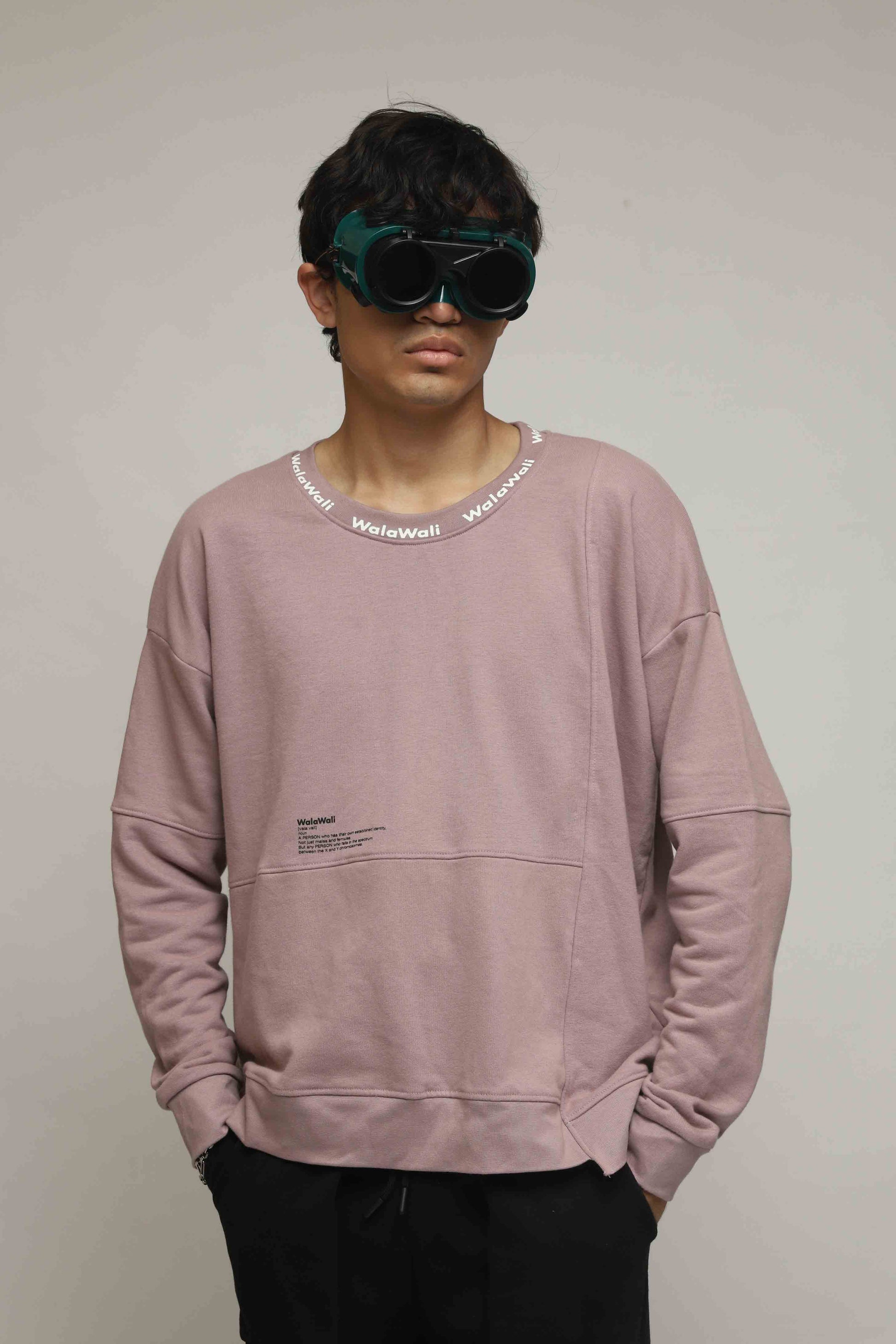 Stylera mauve oversized sweatshirt for men crewneck relaxed fit with dropped shoulders on male model wearing goggles